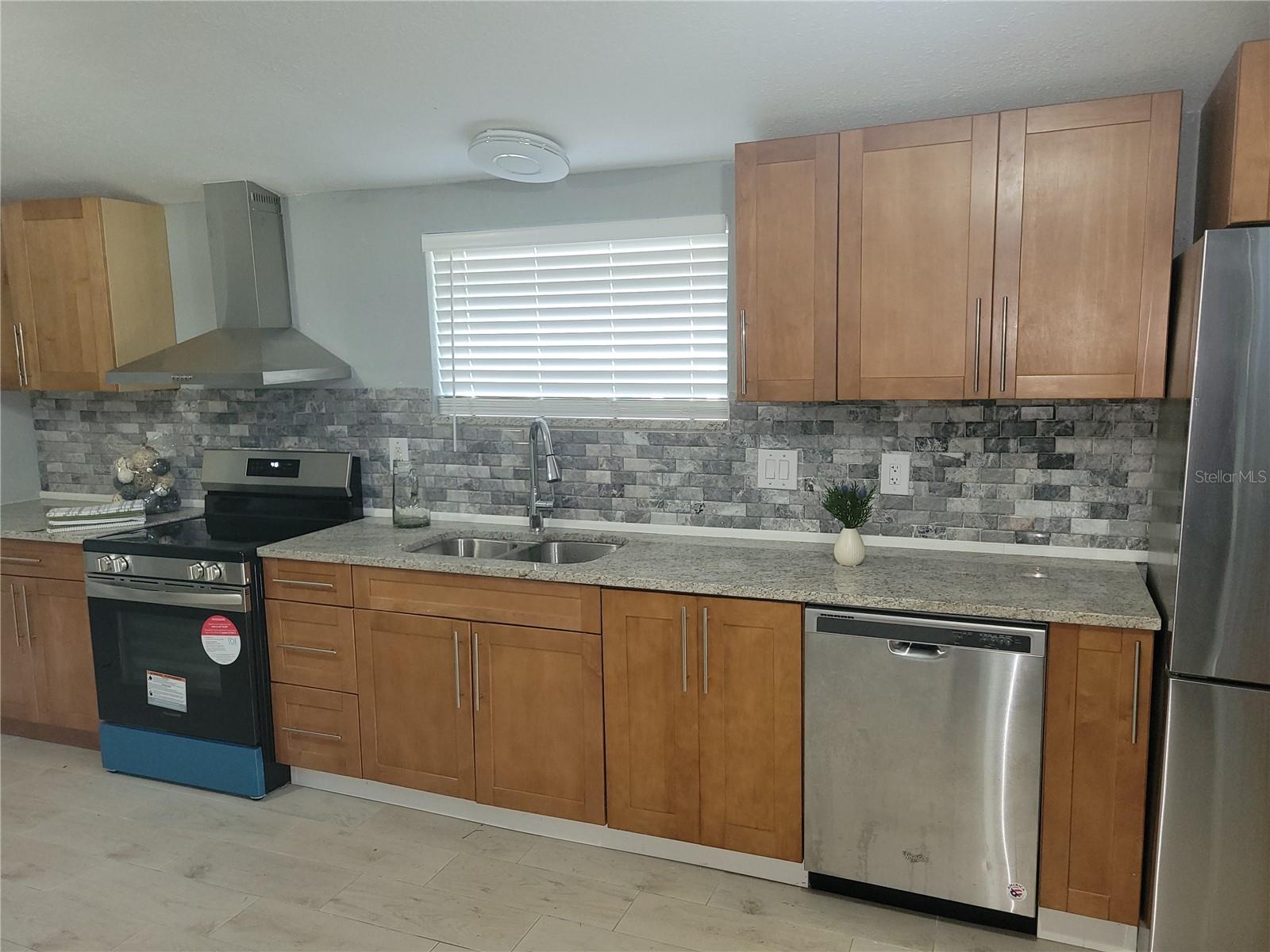 5548 11th, Zephyrhills, FL 33542
