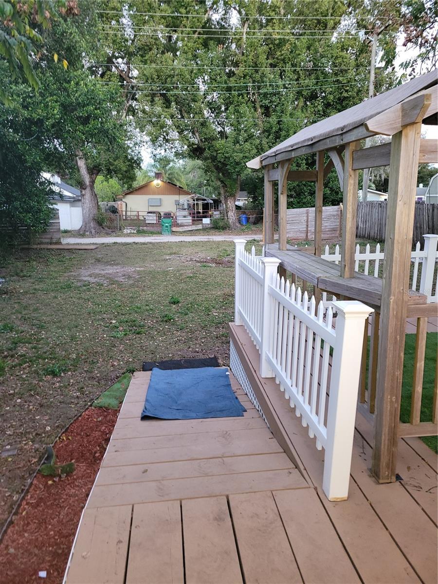 5548 11th, Zephyrhills, FL 33542