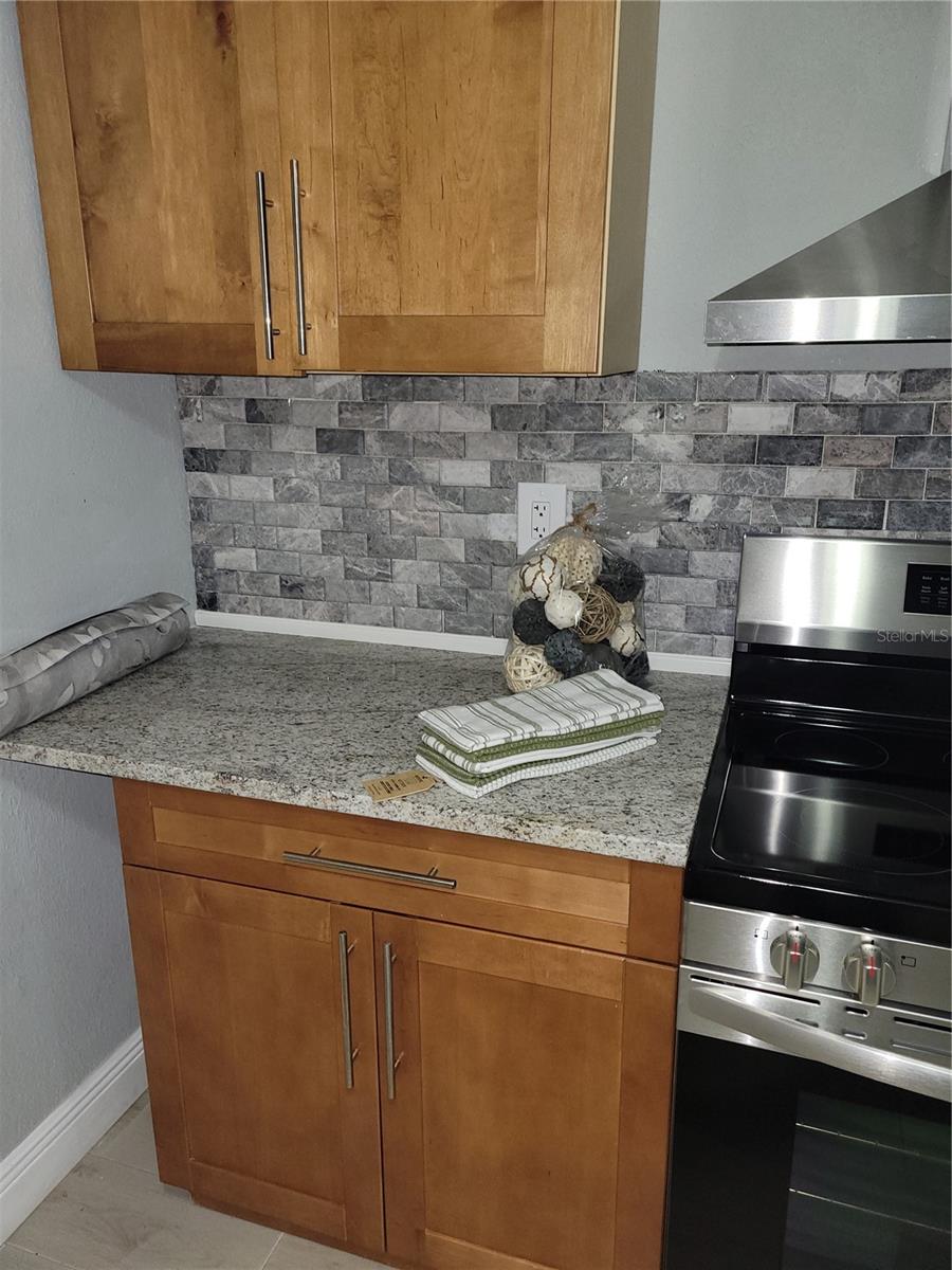 5548 11th, Zephyrhills, FL 33542