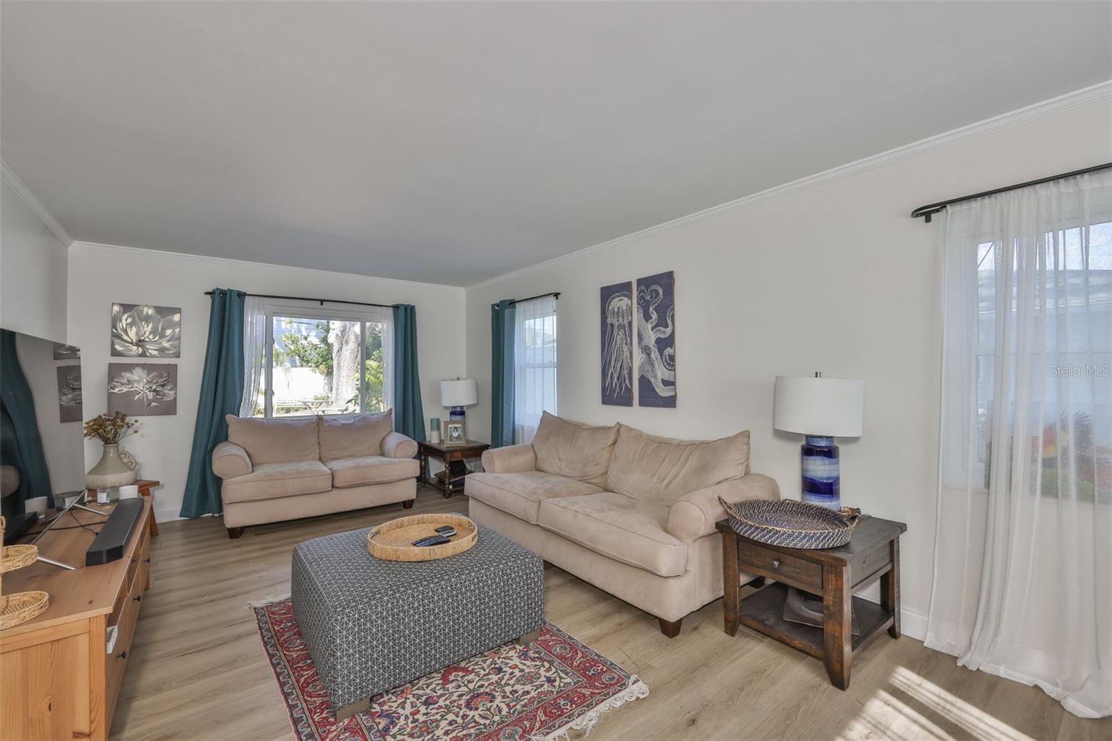 1279 86th, St Petersburg, FL 33702