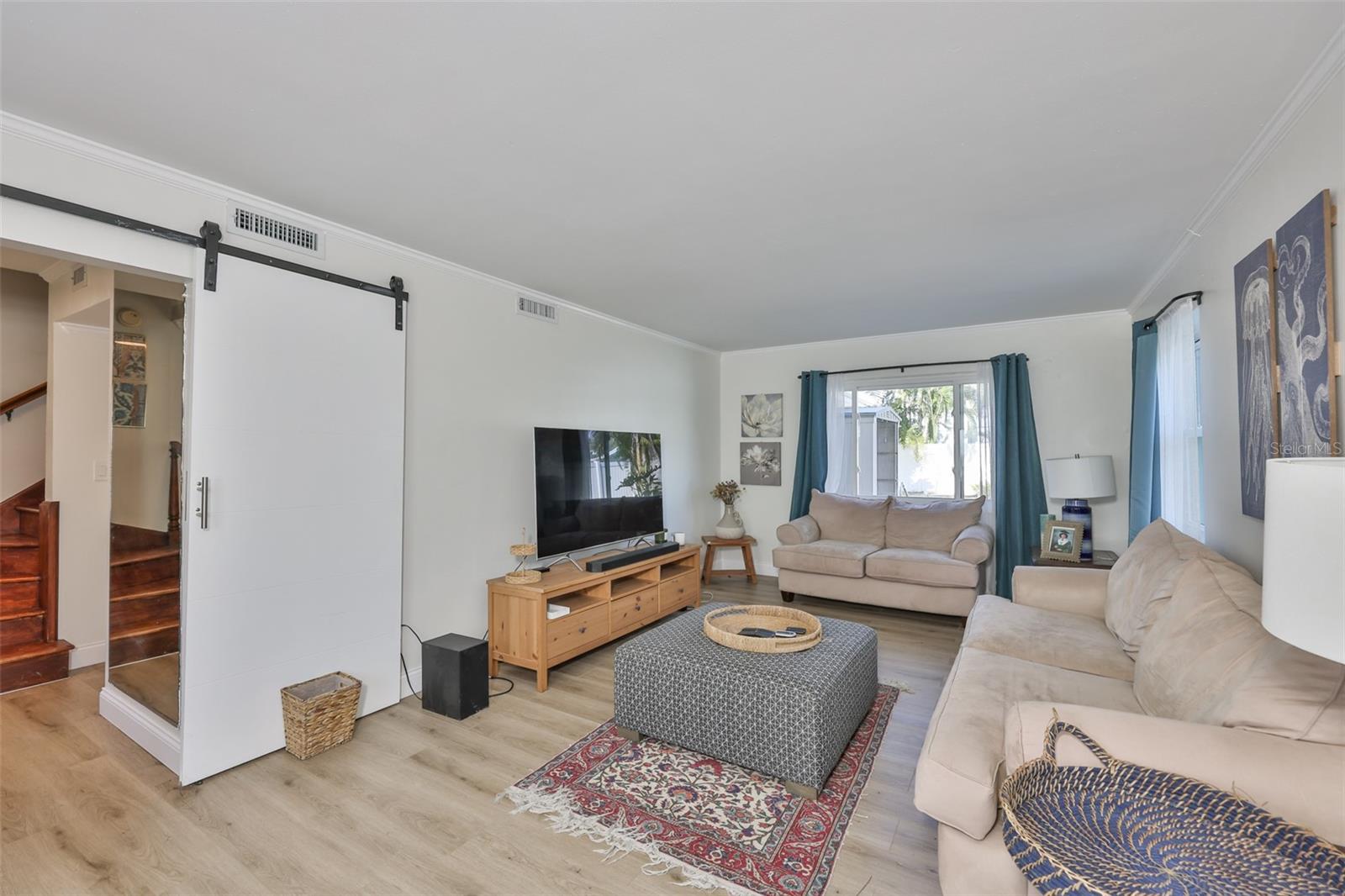 1279 86th, St Petersburg, FL 33702