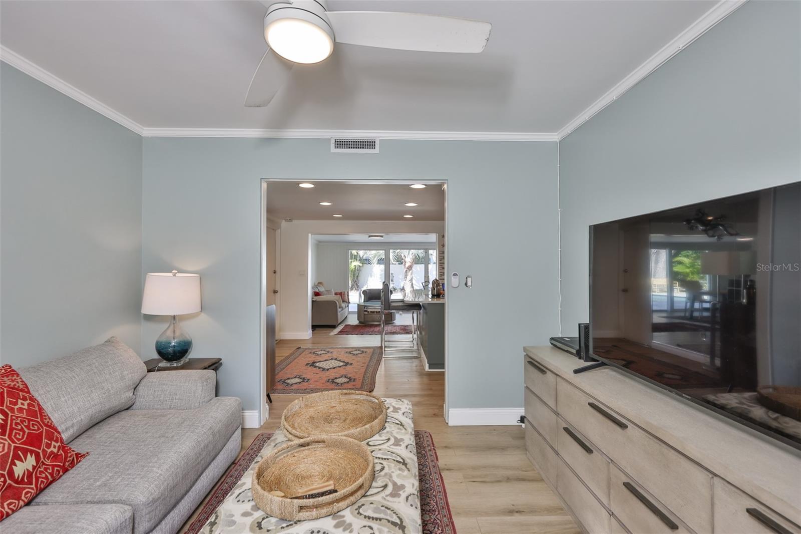 1279 86th, St Petersburg, FL 33702