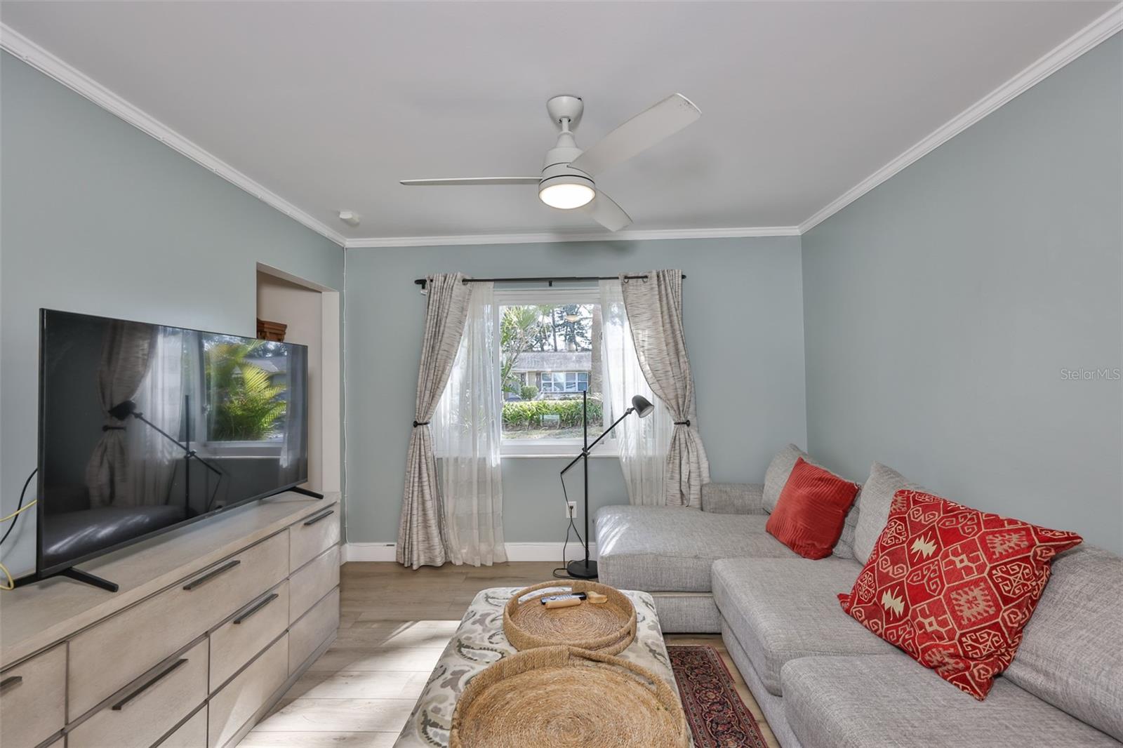 1279 86th, St Petersburg, FL 33702