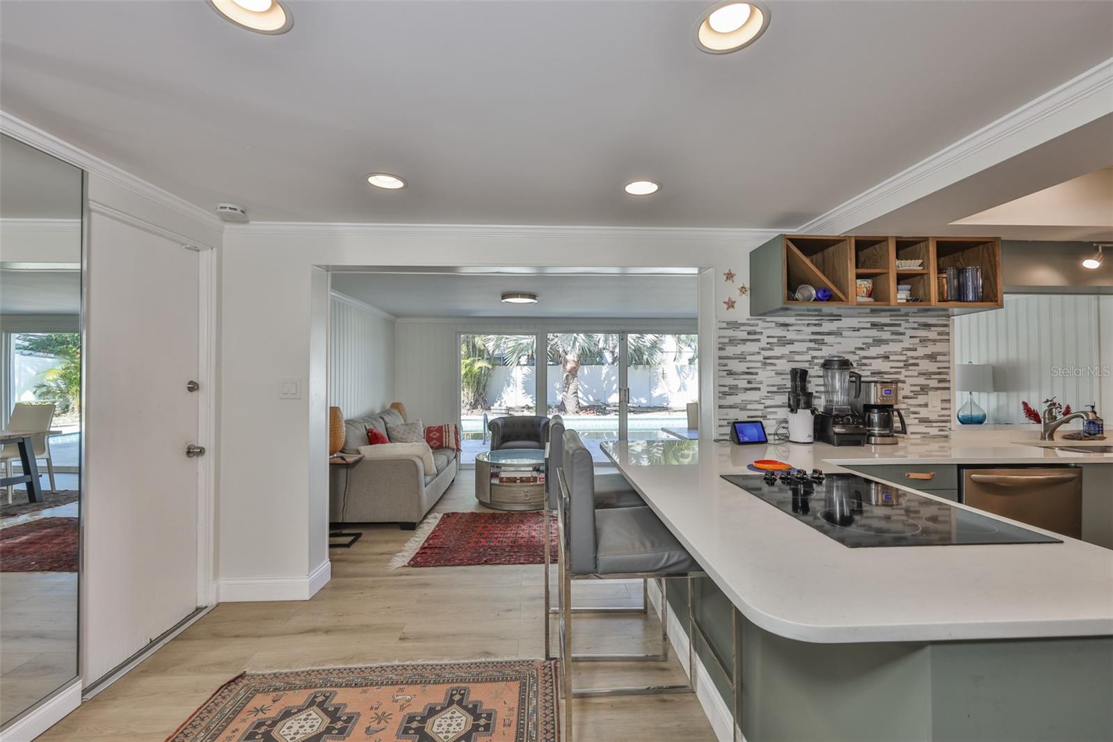 1279 86th, St Petersburg, FL 33702