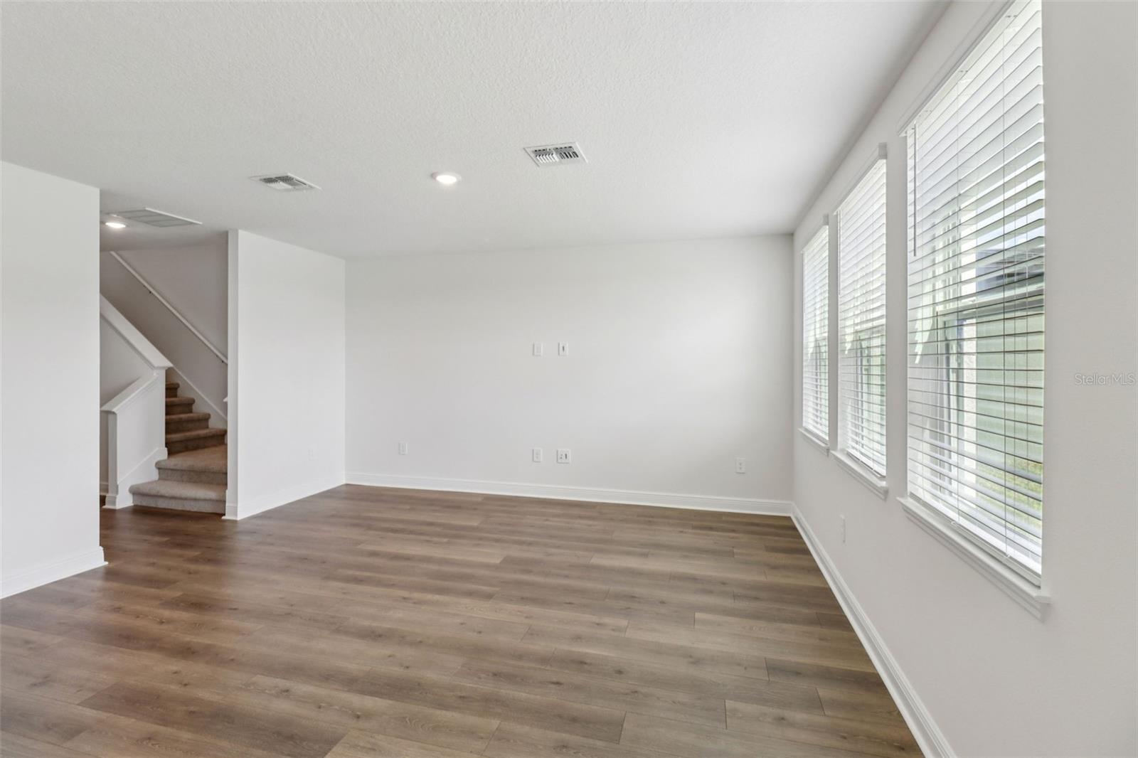 807 Sunshower, Lady Lake, FL 32159