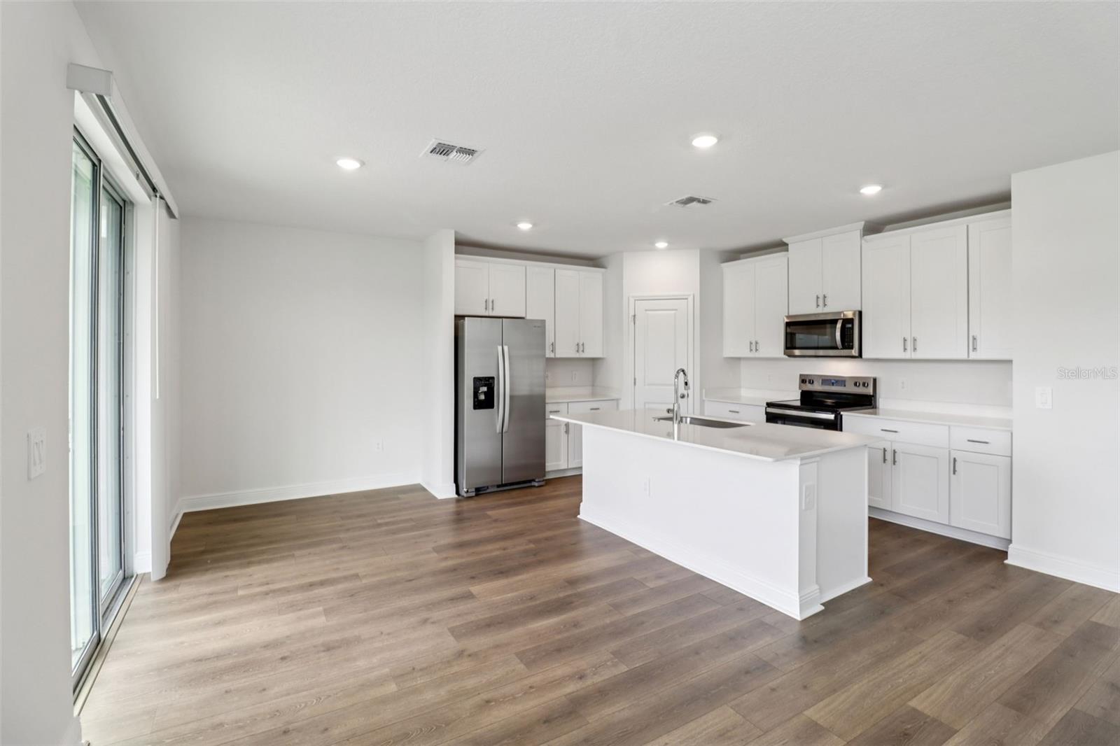 807 Sunshower, Lady Lake, FL 32159
