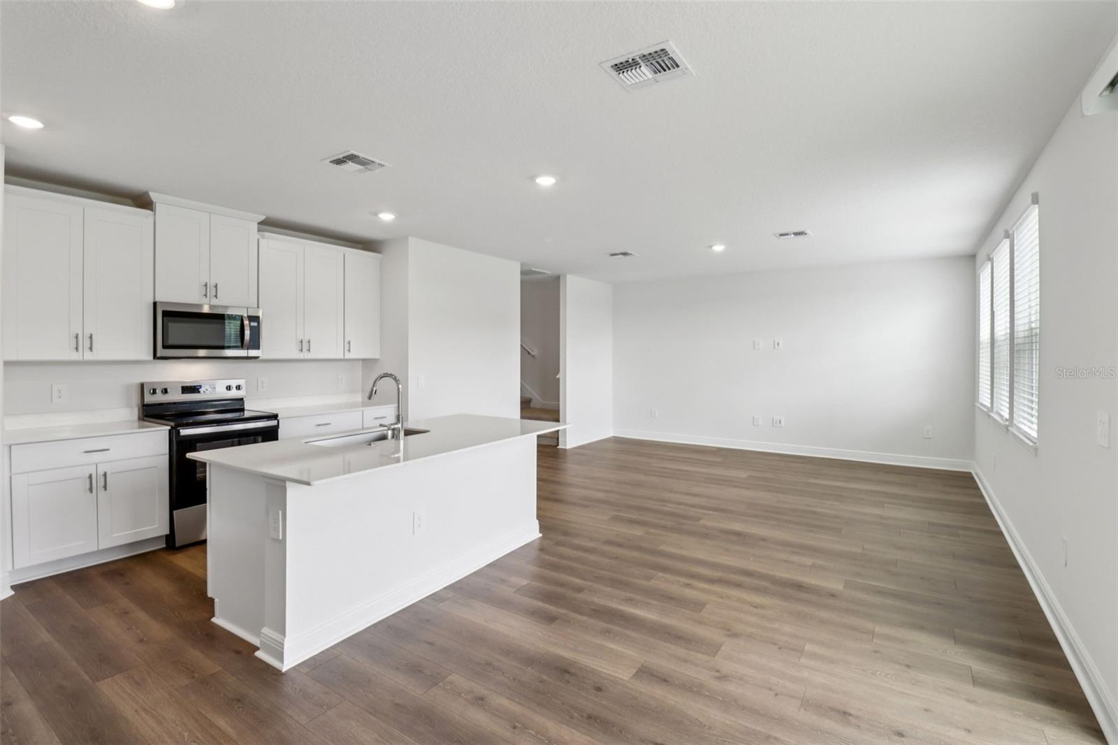 807 Sunshower, Lady Lake, FL 32159