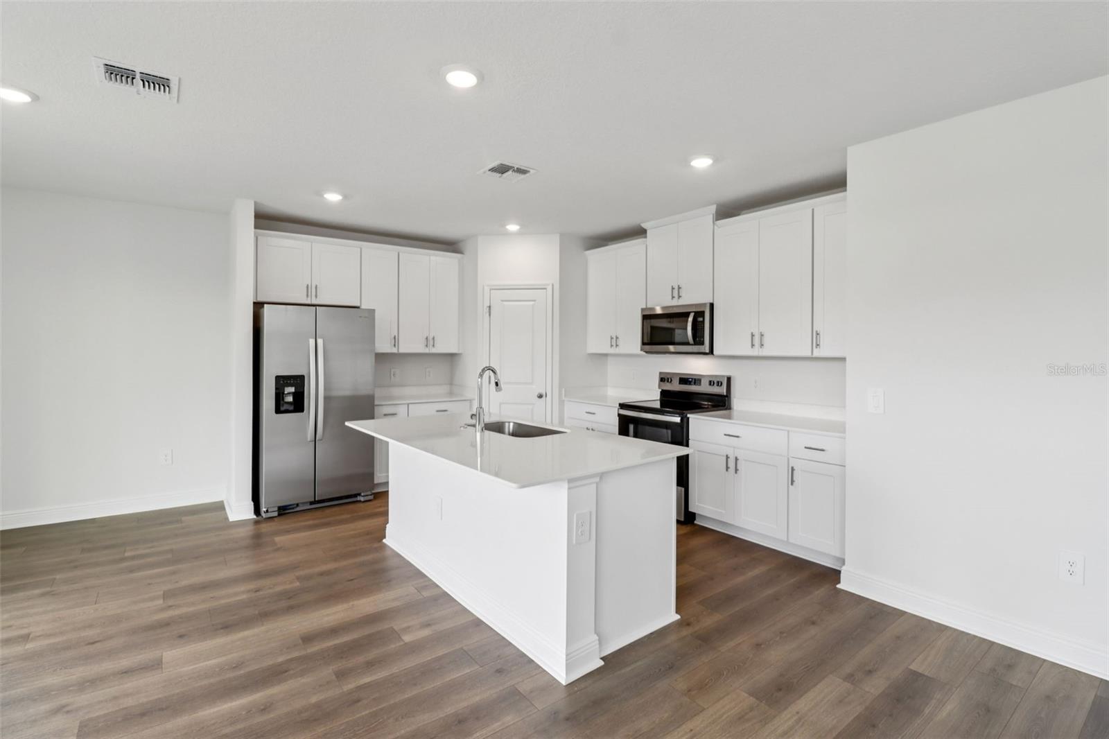 807 Sunshower, Lady Lake, FL 32159