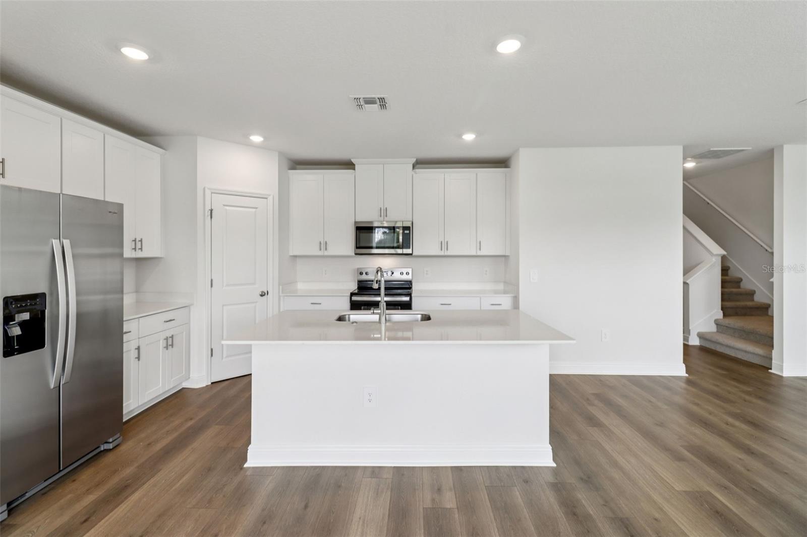 807 Sunshower, Lady Lake, FL 32159