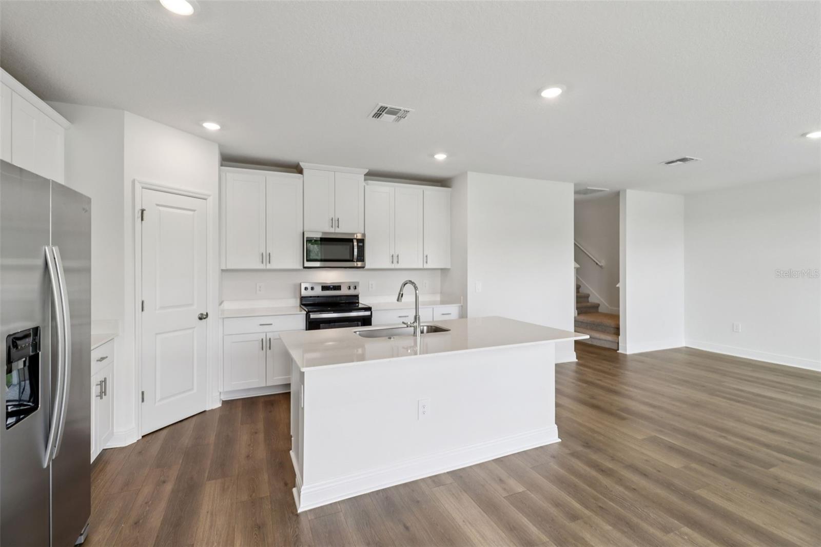 807 Sunshower, Lady Lake, FL 32159