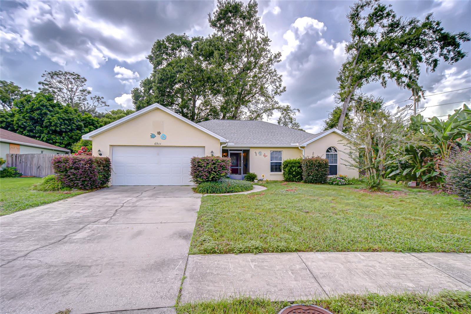 6911 Oakcrest, Zephyrhills, FL 33542