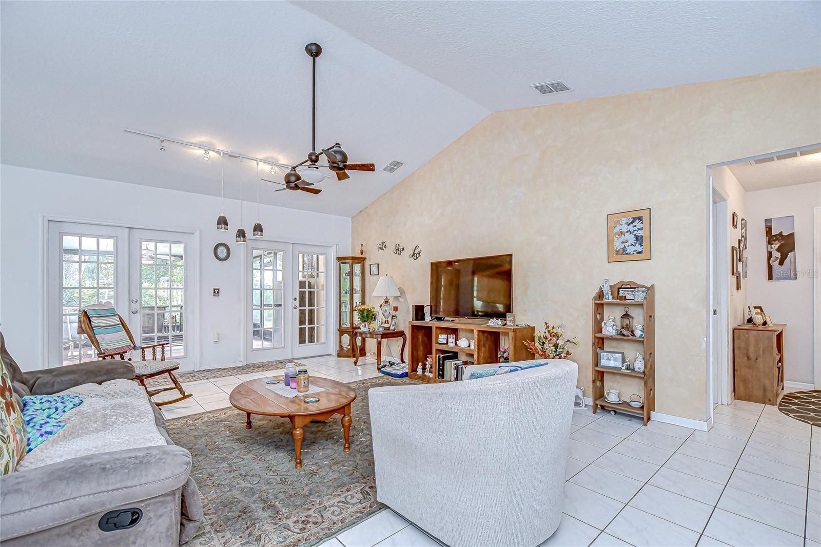 6911 Oakcrest, Zephyrhills, FL 33542