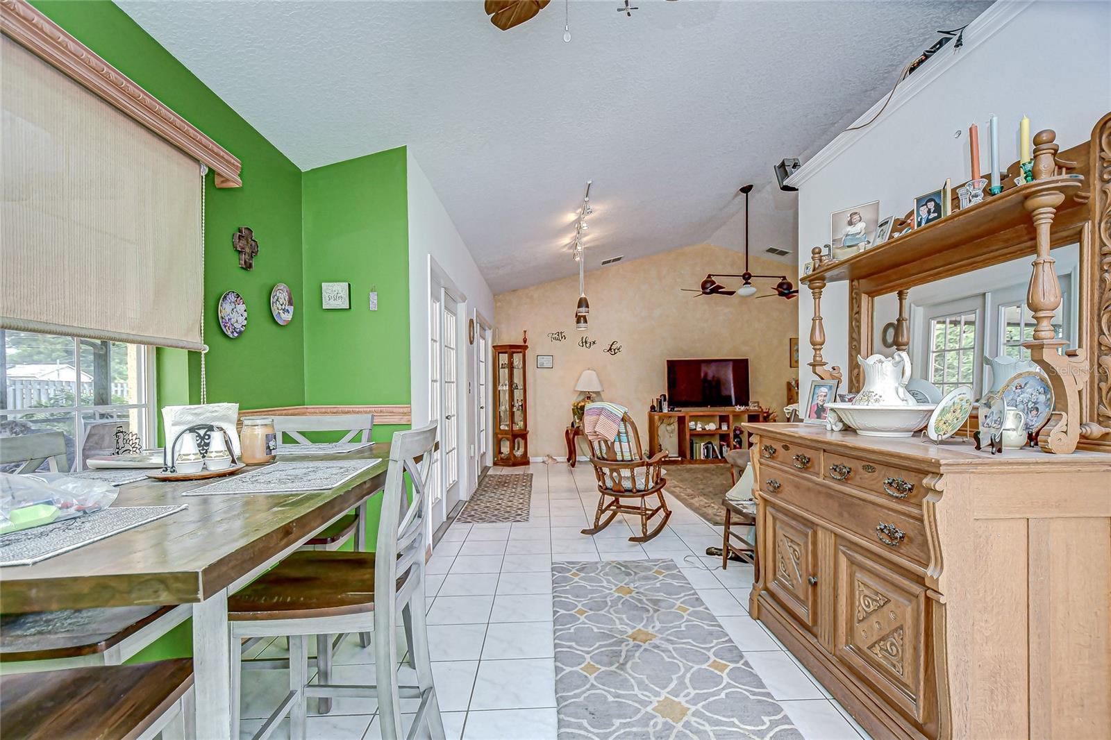 6911 Oakcrest, Zephyrhills, FL 33542