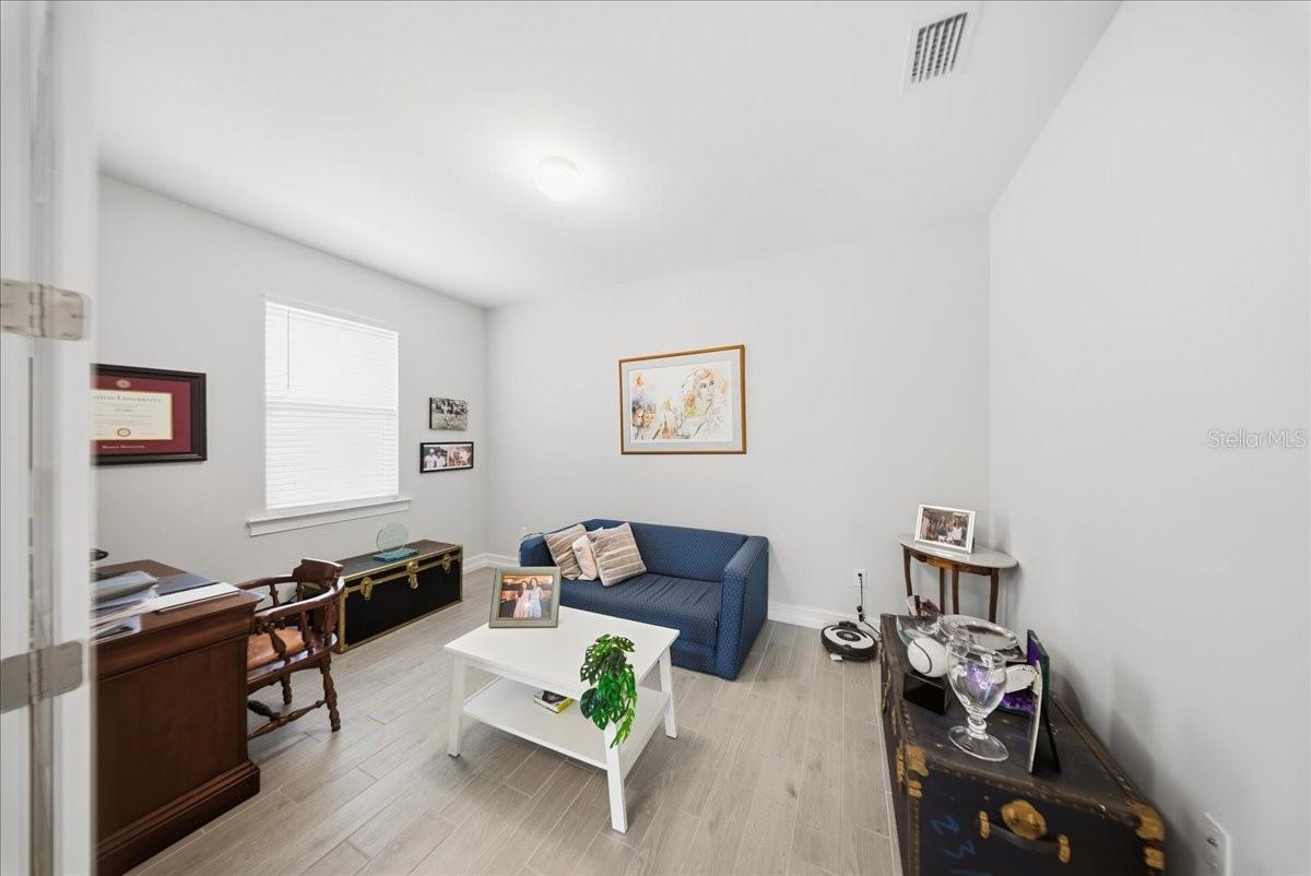 1074 Enbrook, Naples, FL 34114