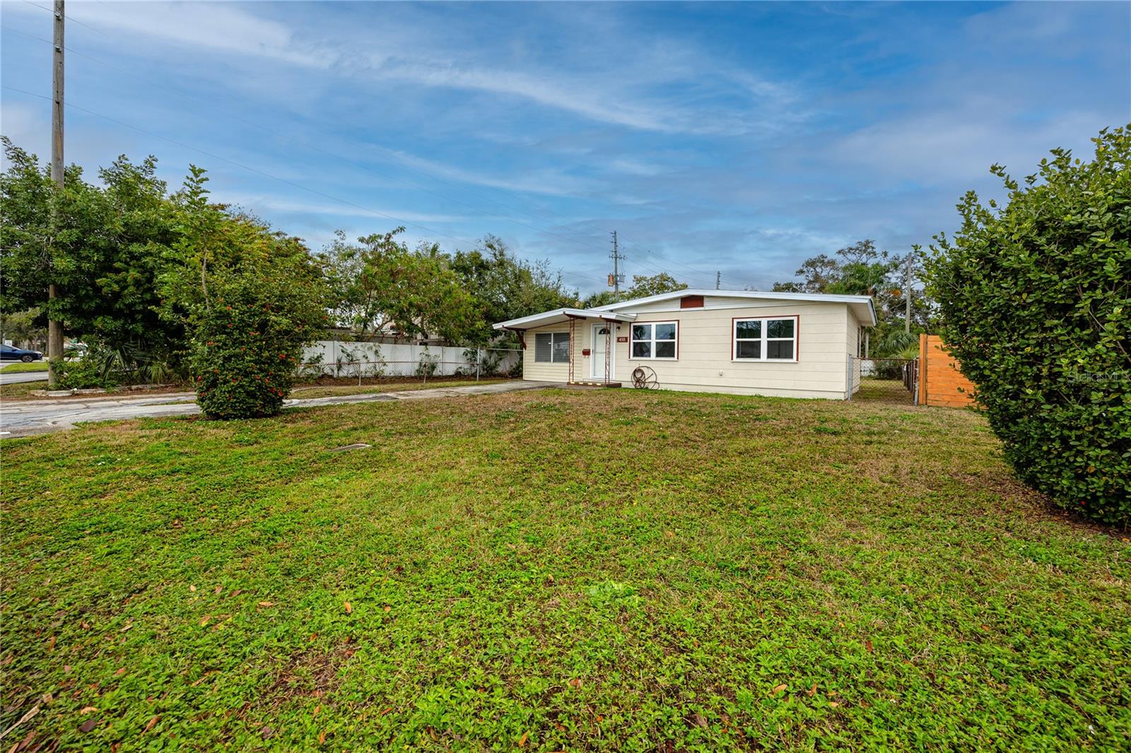 418 39th, St Petersburg, FL 33703