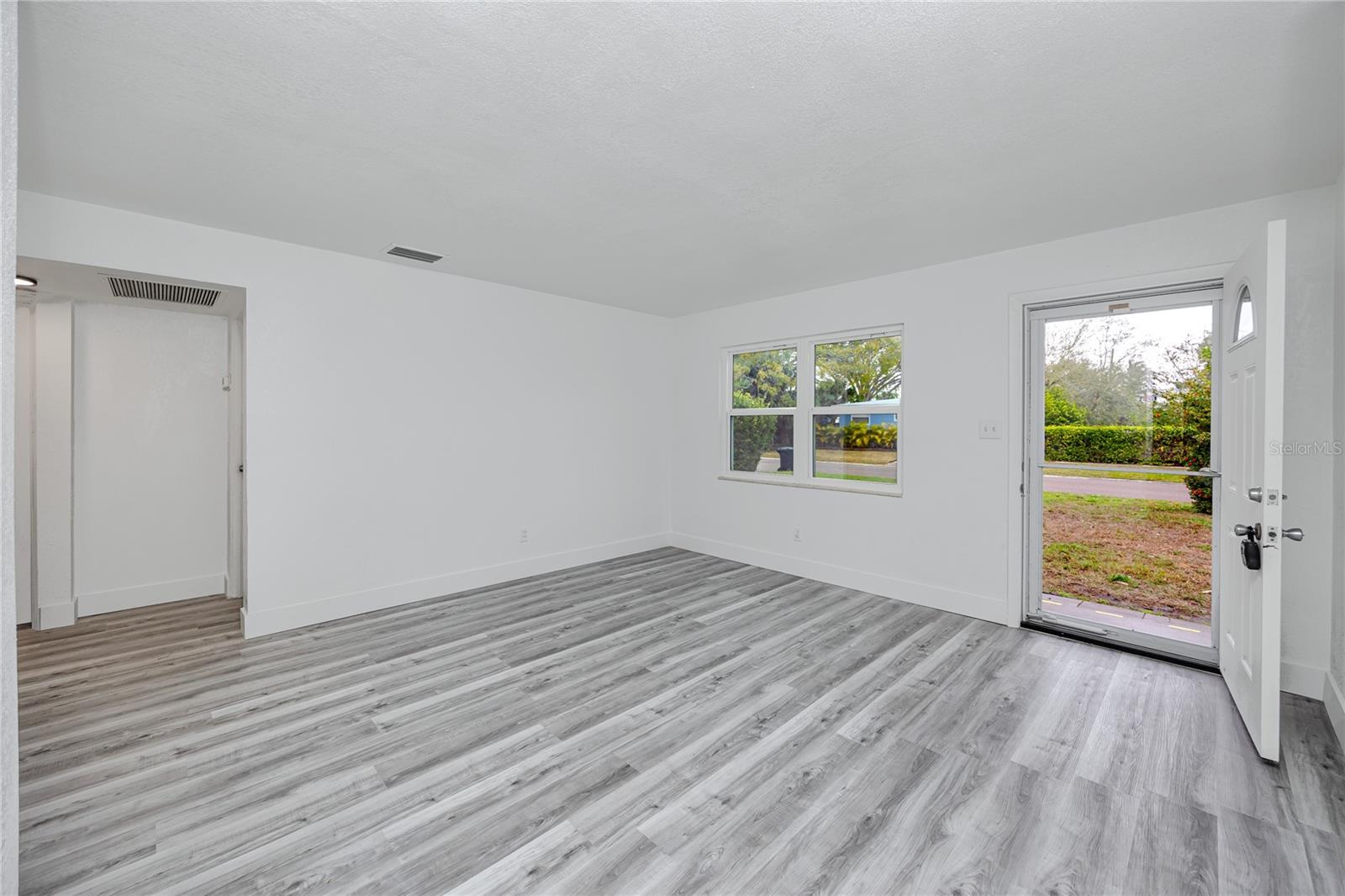 418 39th, St Petersburg, FL 33703