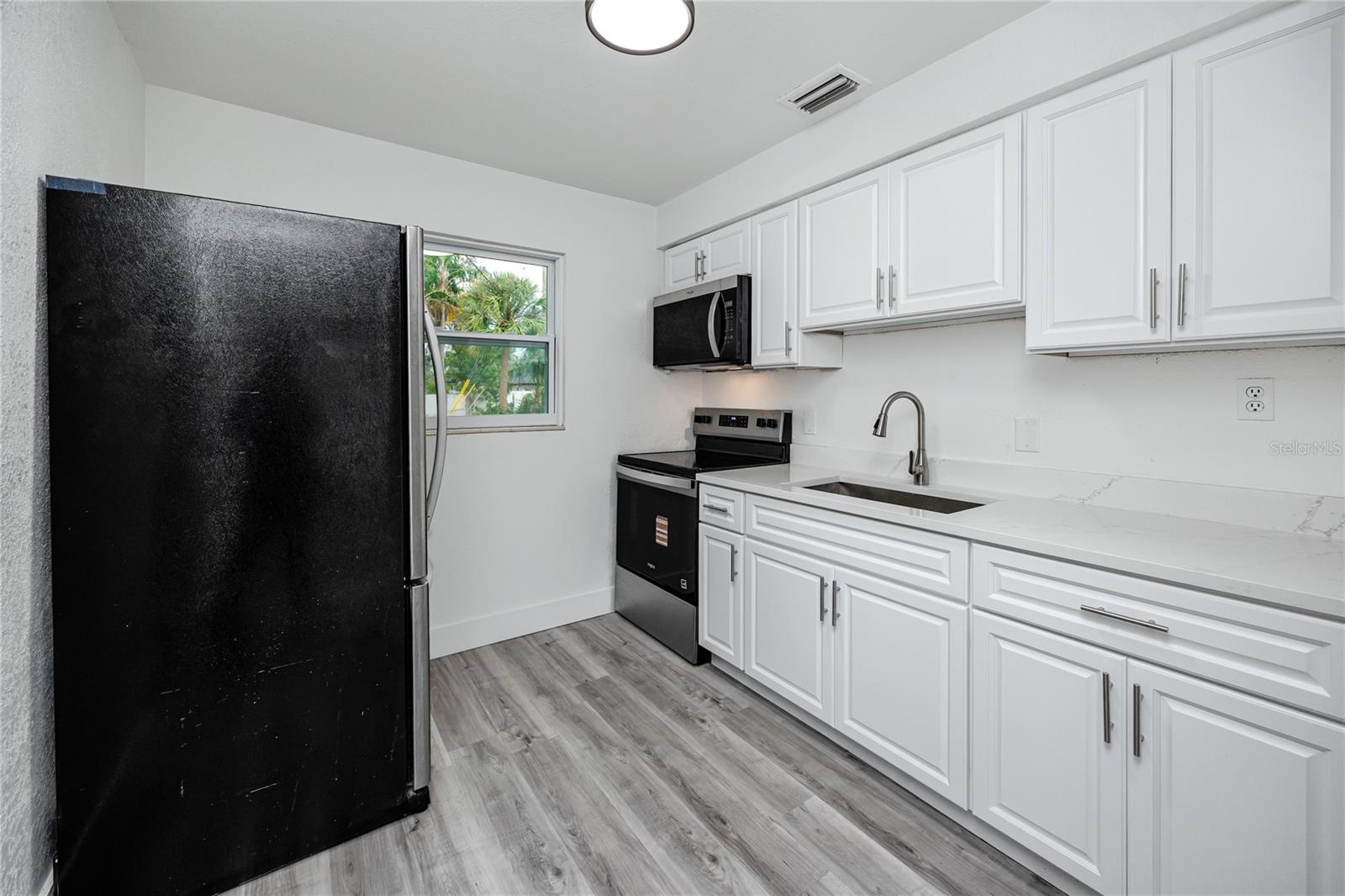 418 39th, St Petersburg, FL 33703