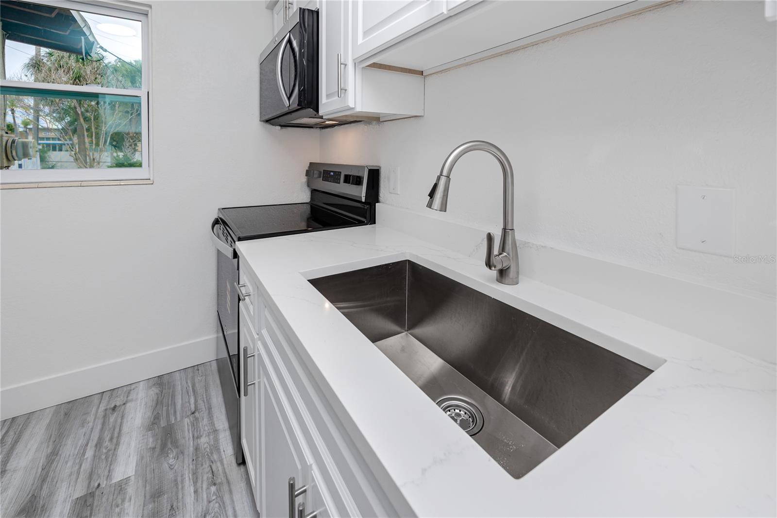 418 39th, St Petersburg, FL 33703