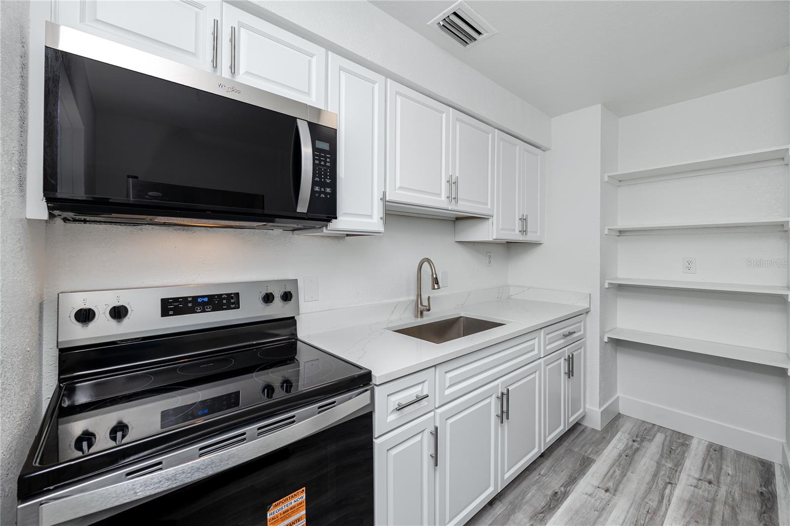 418 39th, St Petersburg, FL 33703