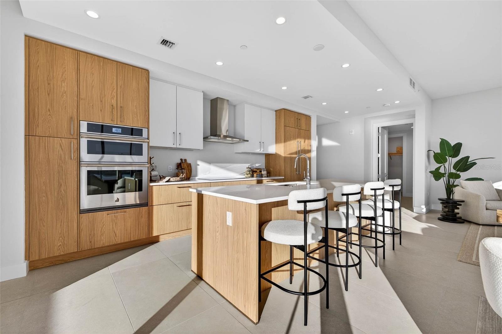 275 1st Ave S Unit 2706, St Petersburg, FL 33701