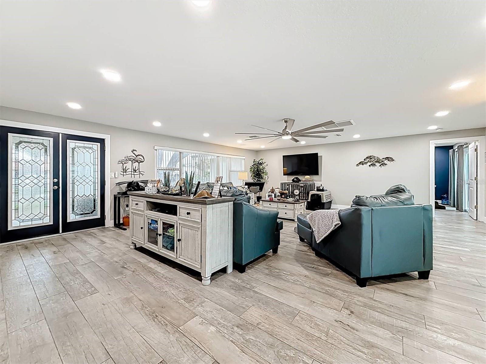 3828 48th, St Petersburg, FL 33711