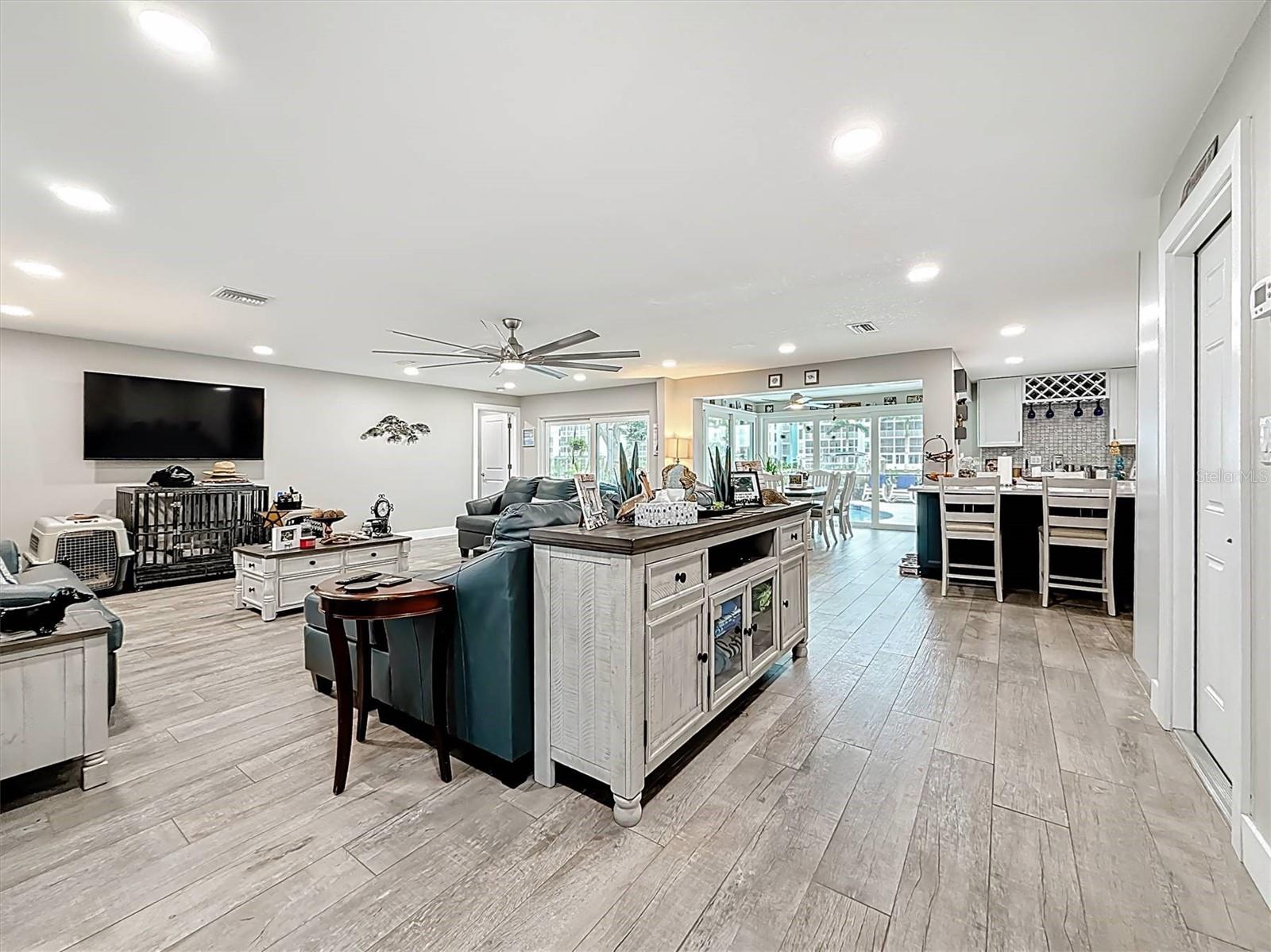 3828 48th, St Petersburg, FL 33711