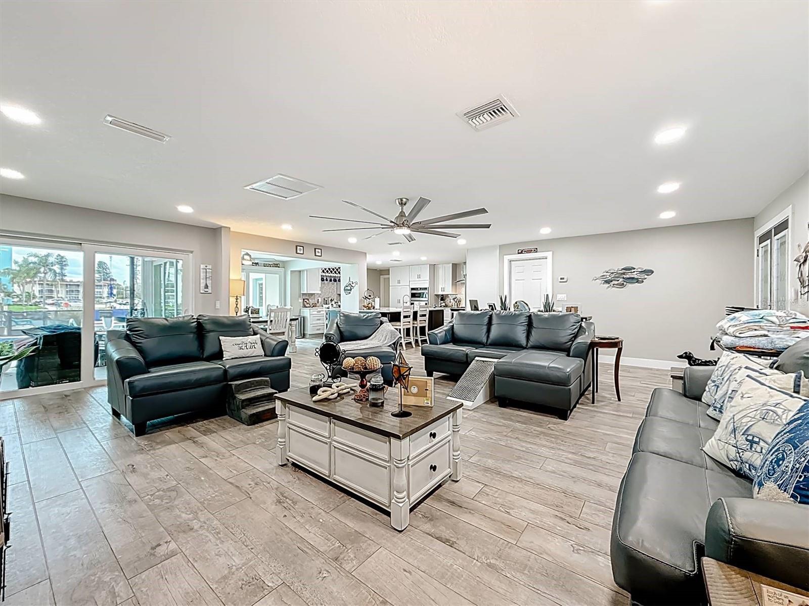 3828 48th, St Petersburg, FL 33711