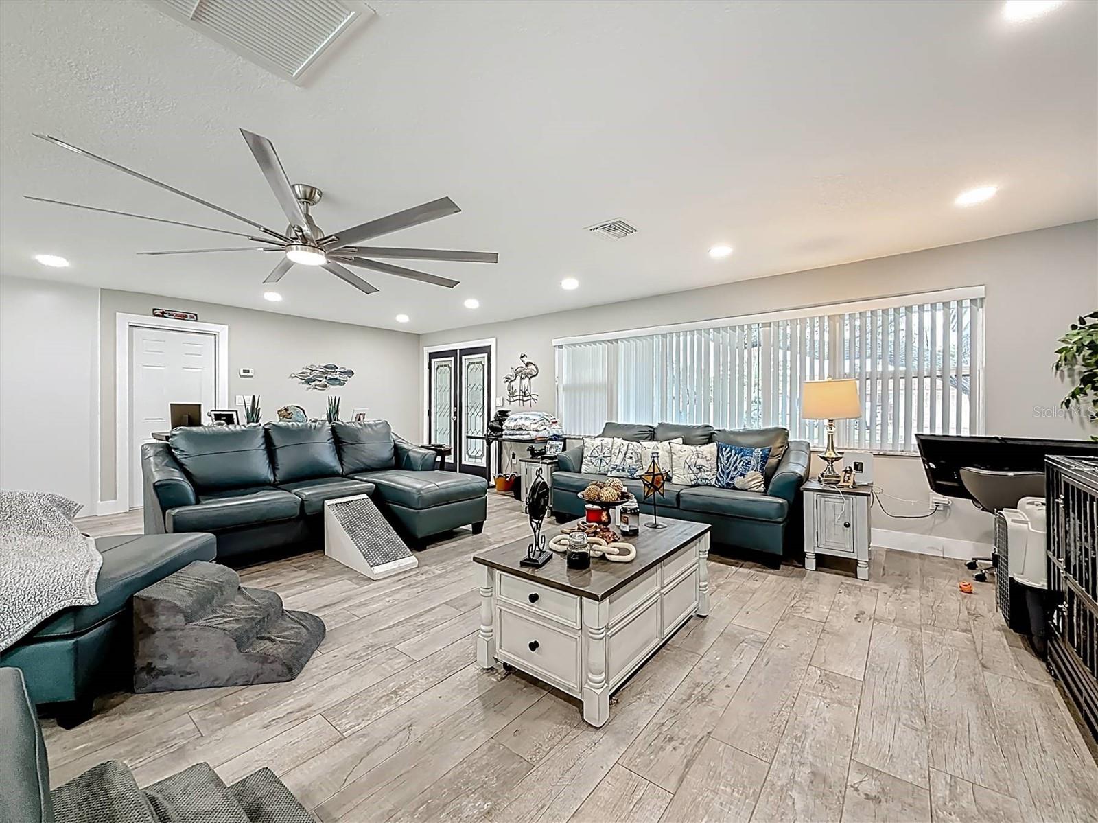 3828 48th, St Petersburg, FL 33711