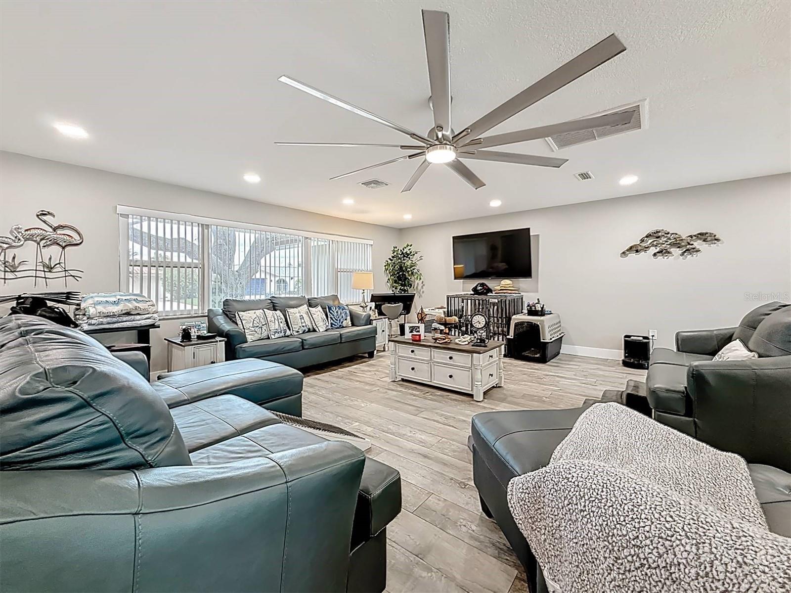 3828 48th, St Petersburg, FL 33711
