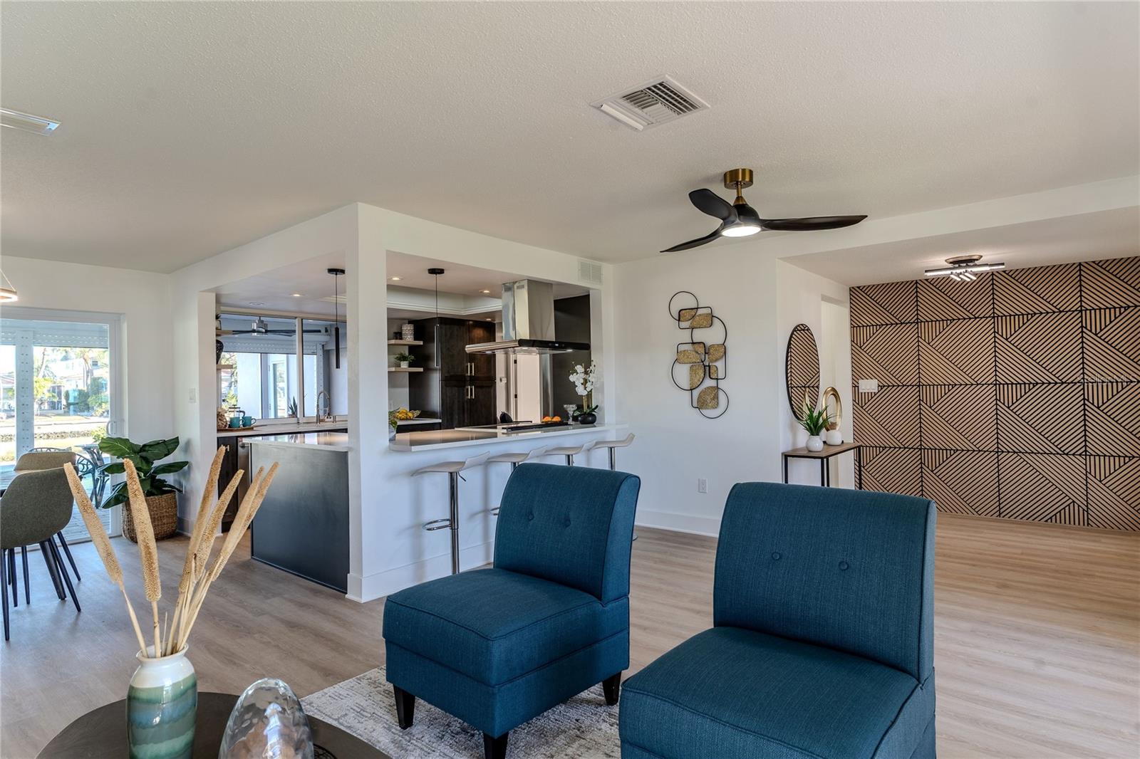 3807 48th, St Petersburg, FL 33711