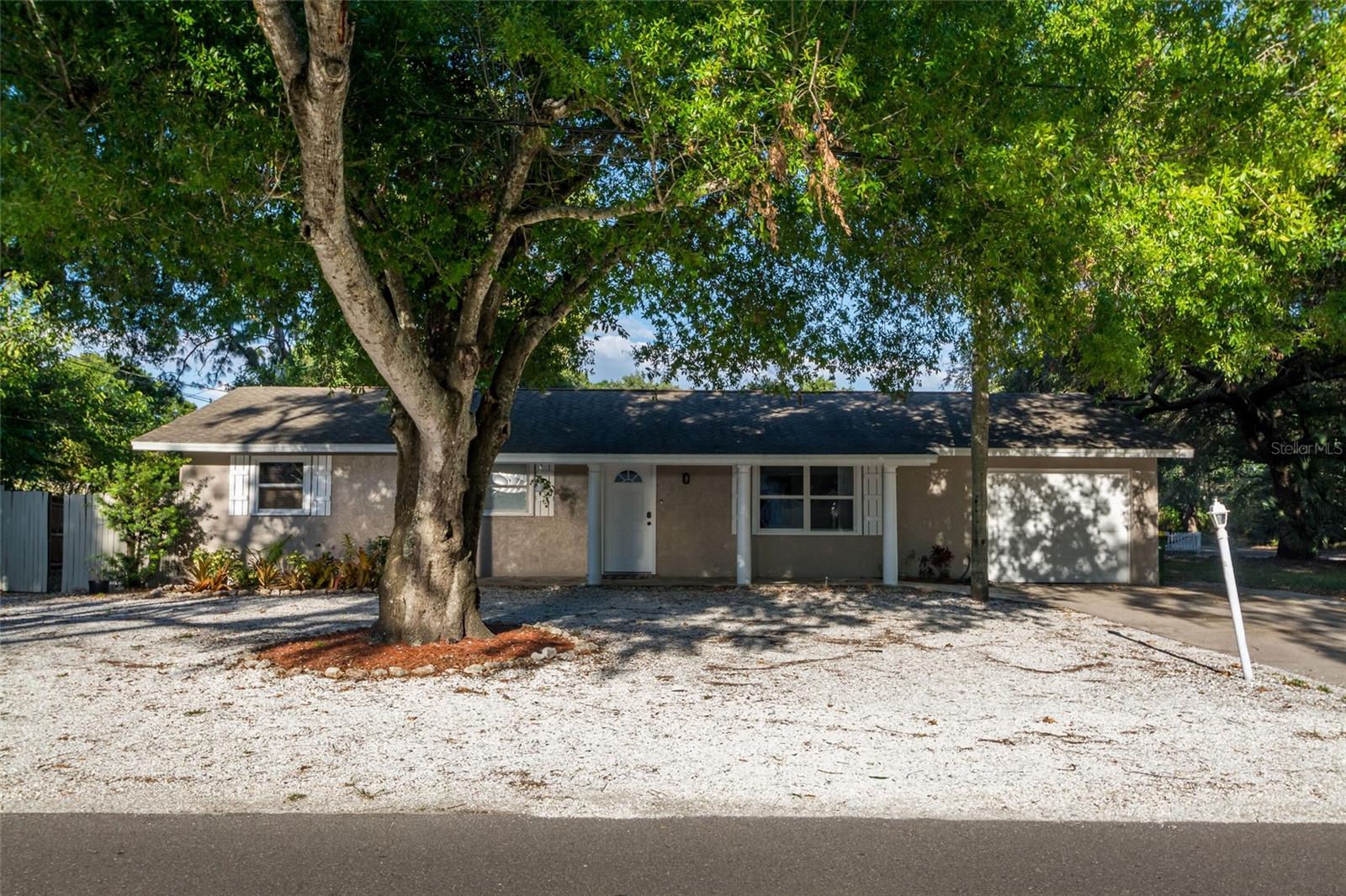 95 Briggs, Sarasota, FL 34237