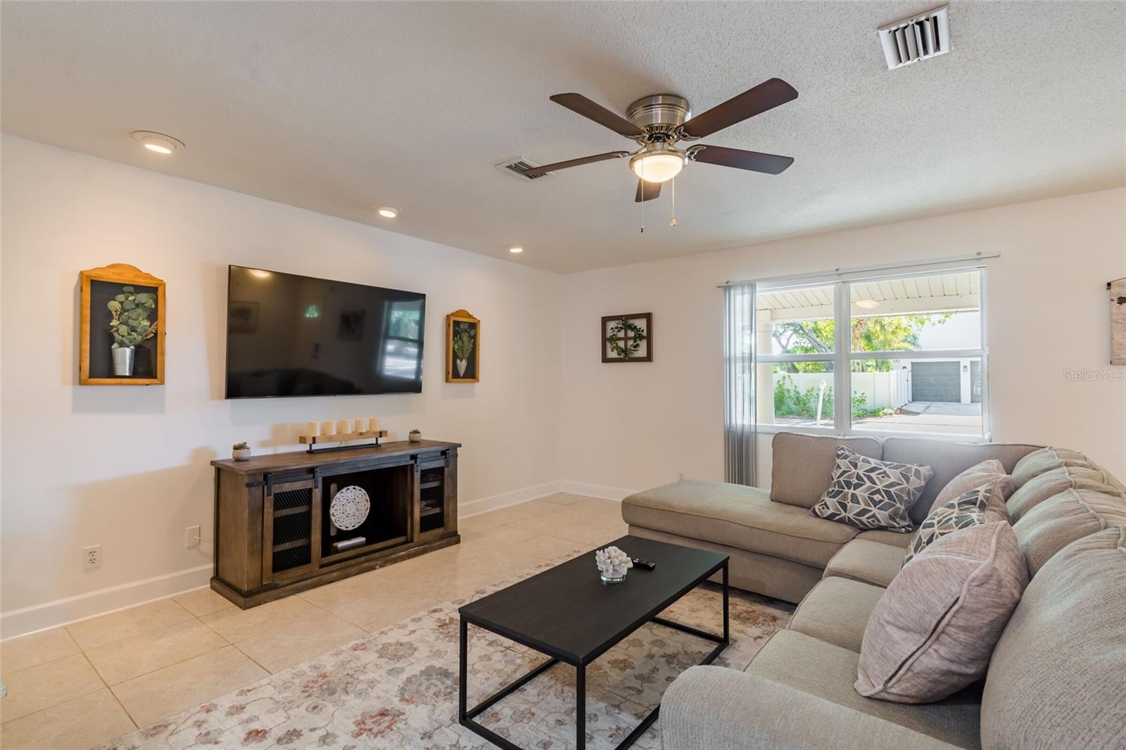 95 Briggs, Sarasota, FL 34237