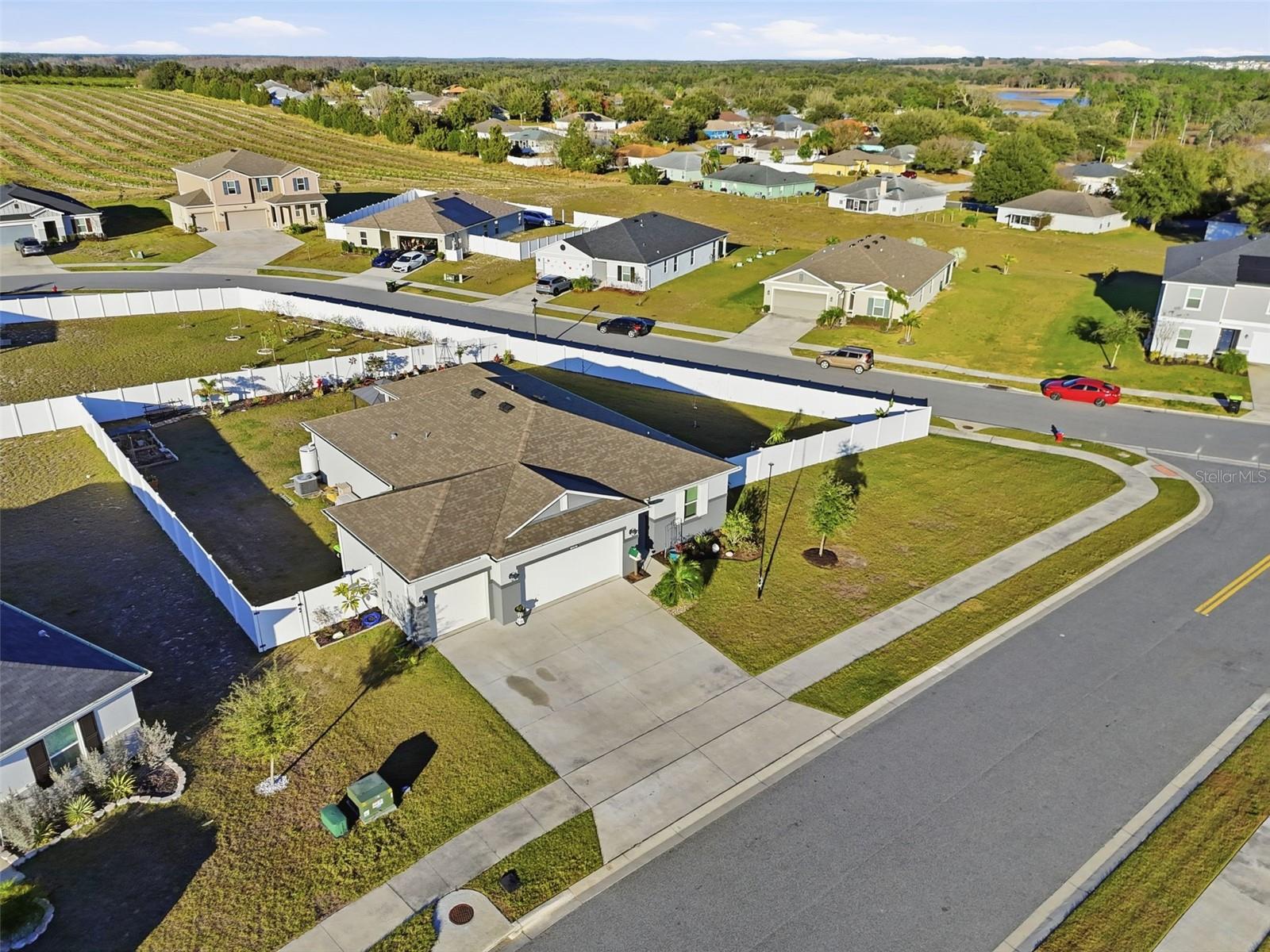2201 Gladiolus Ln, Mascotte, FL 34753