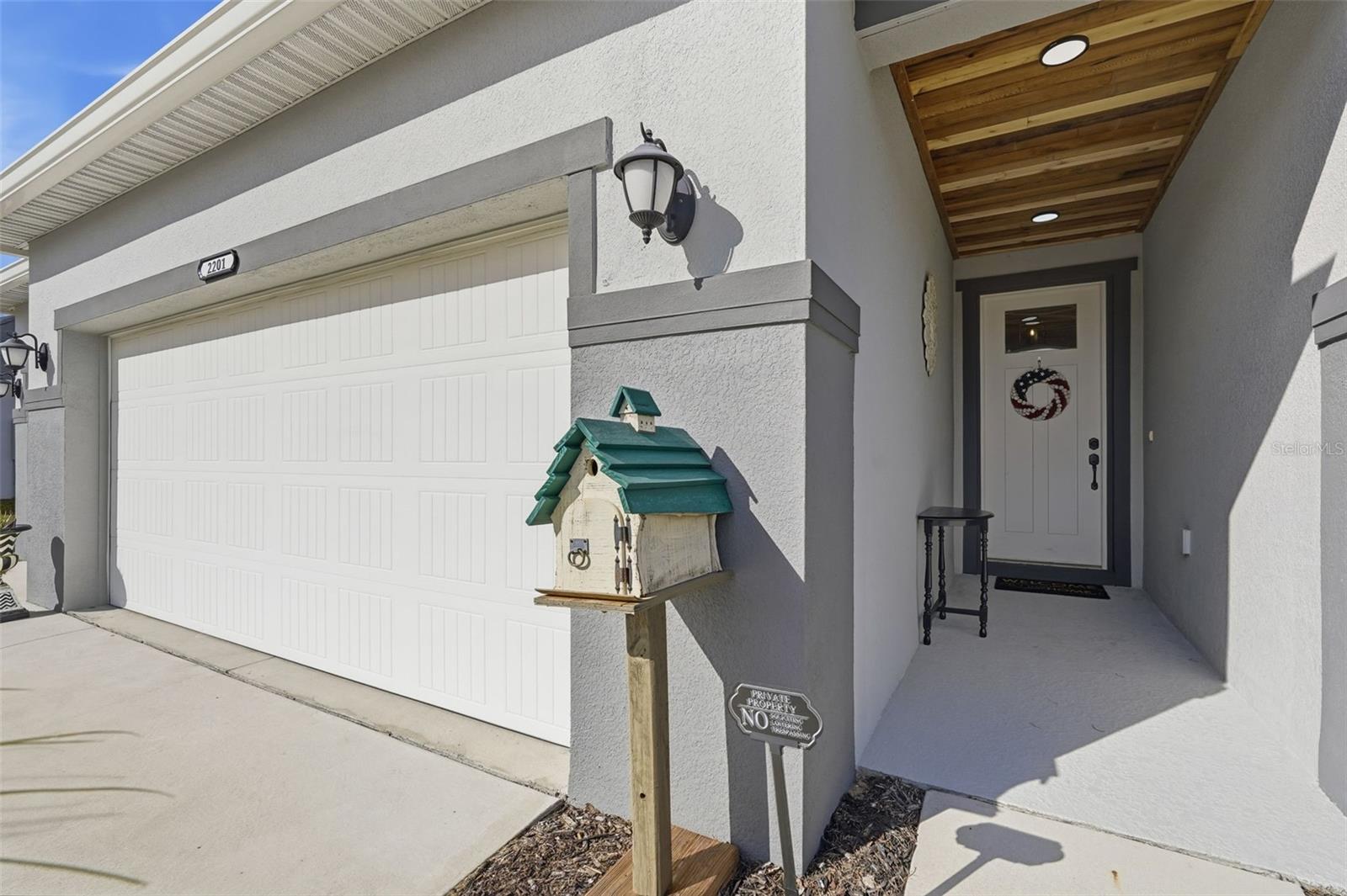 2201 Gladiolus Ln, Mascotte, FL 34753