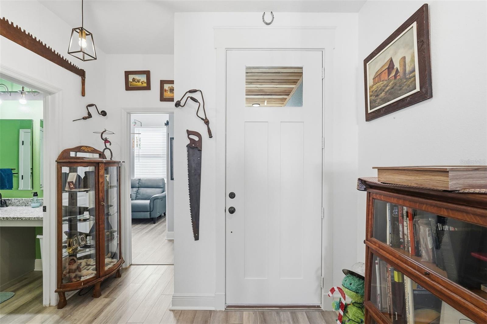 2201 Gladiolus Ln, Mascotte, FL 34753