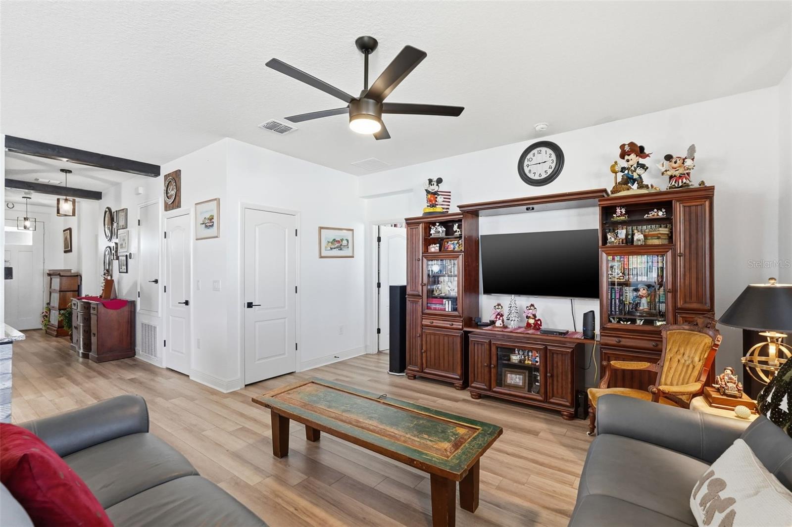 2201 Gladiolus Ln, Mascotte, FL 34753