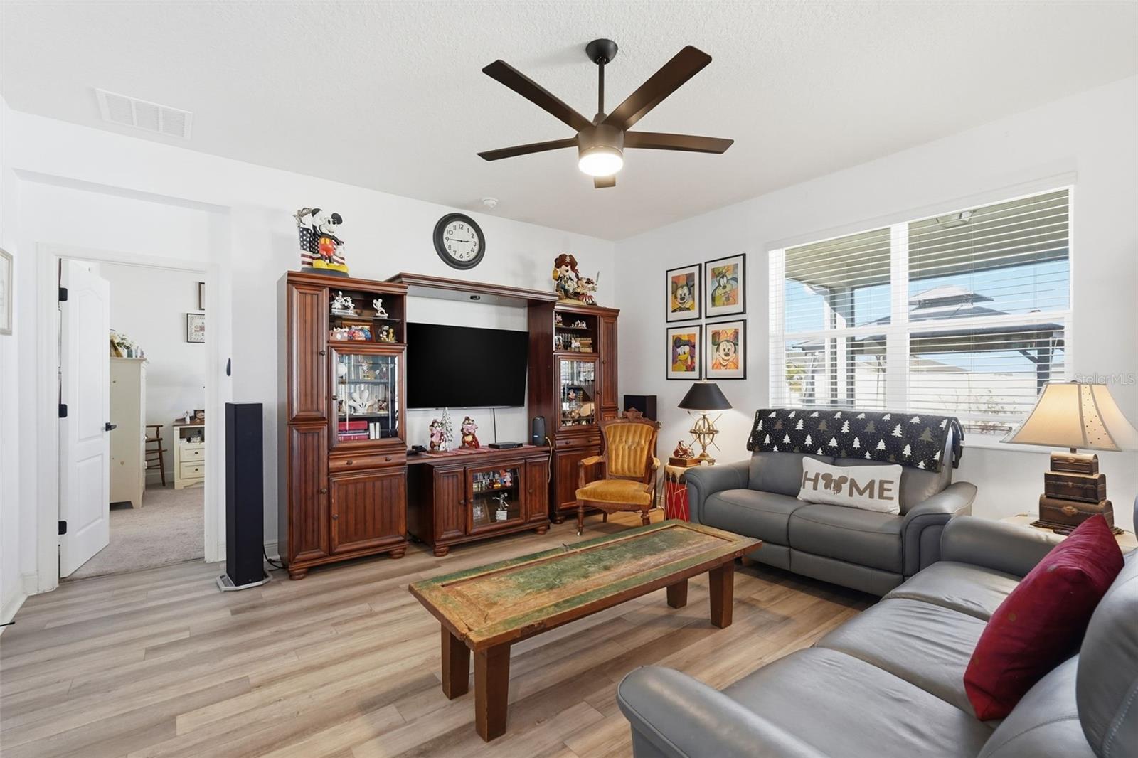 2201 Gladiolus Ln, Mascotte, FL 34753