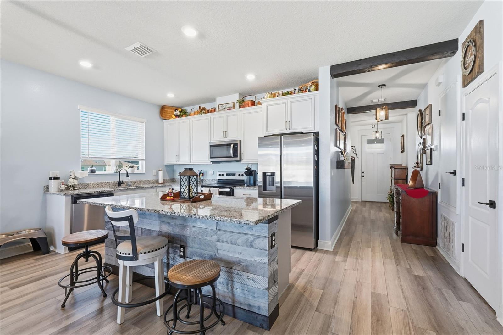 2201 Gladiolus Ln, Mascotte, FL 34753
