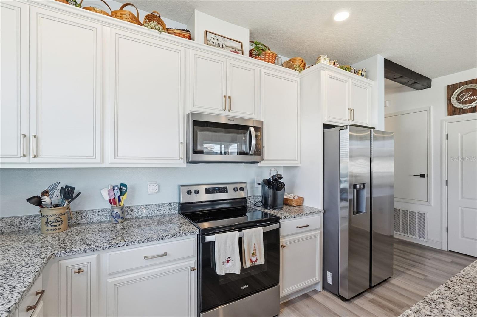 2201 Gladiolus Ln, Mascotte, FL 34753