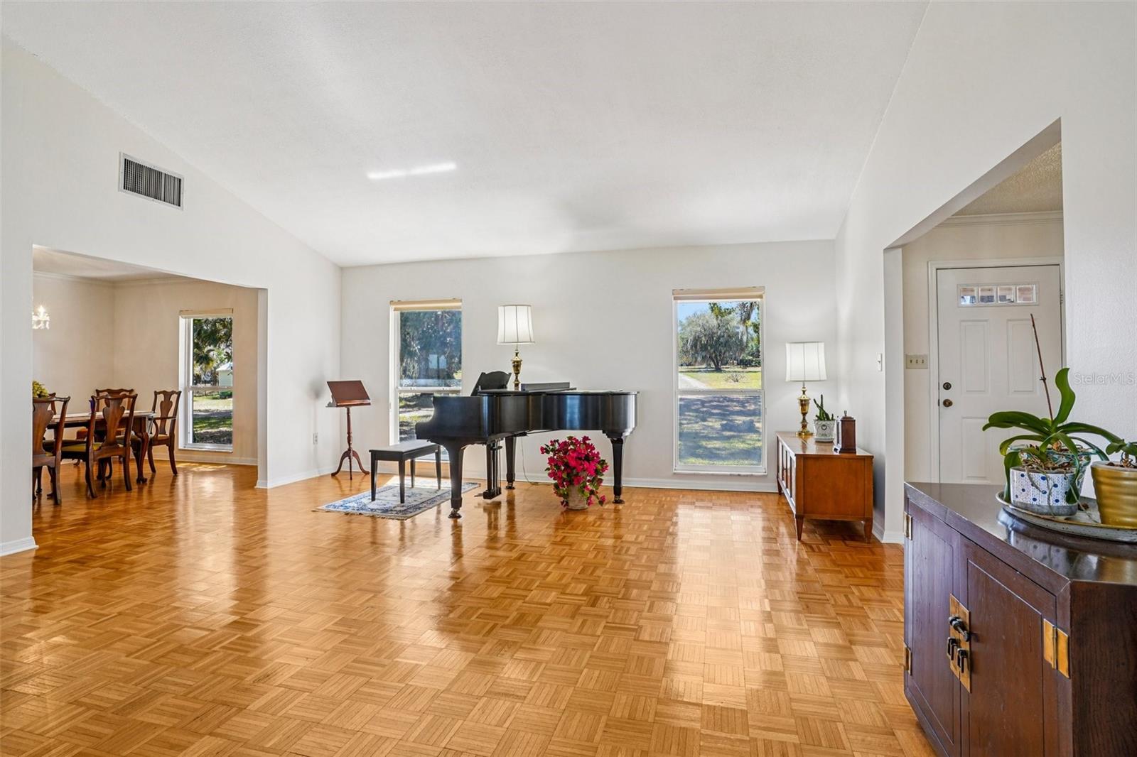 37048 County Road 452, Grand Island, FL 32735