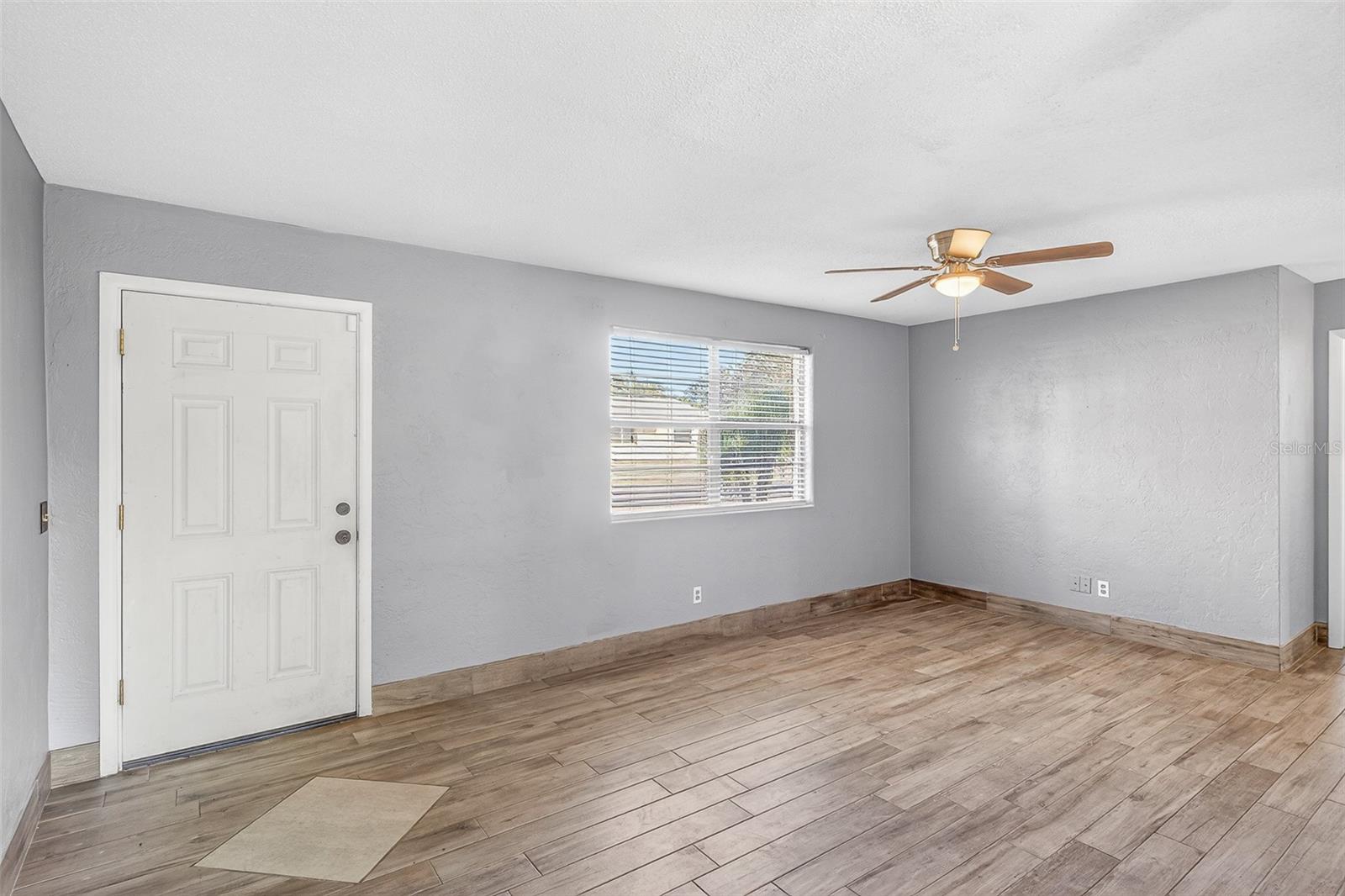 1806 James, South Daytona, FL 32119