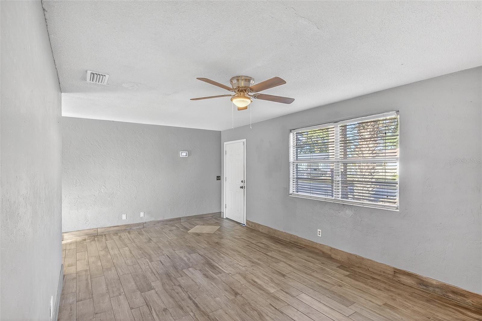 1806 James, South Daytona, FL 32119