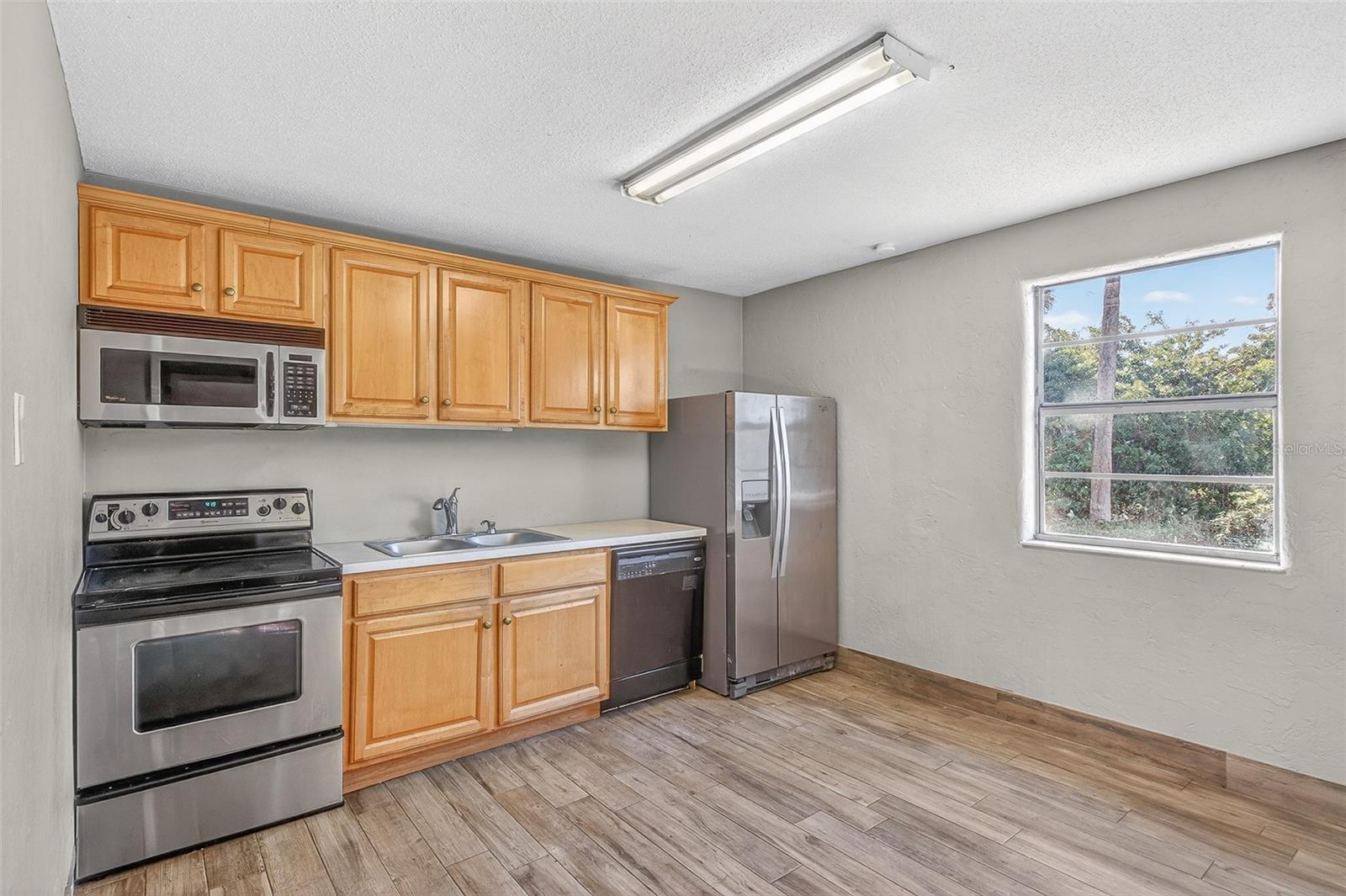 1806 James, South Daytona, FL 32119