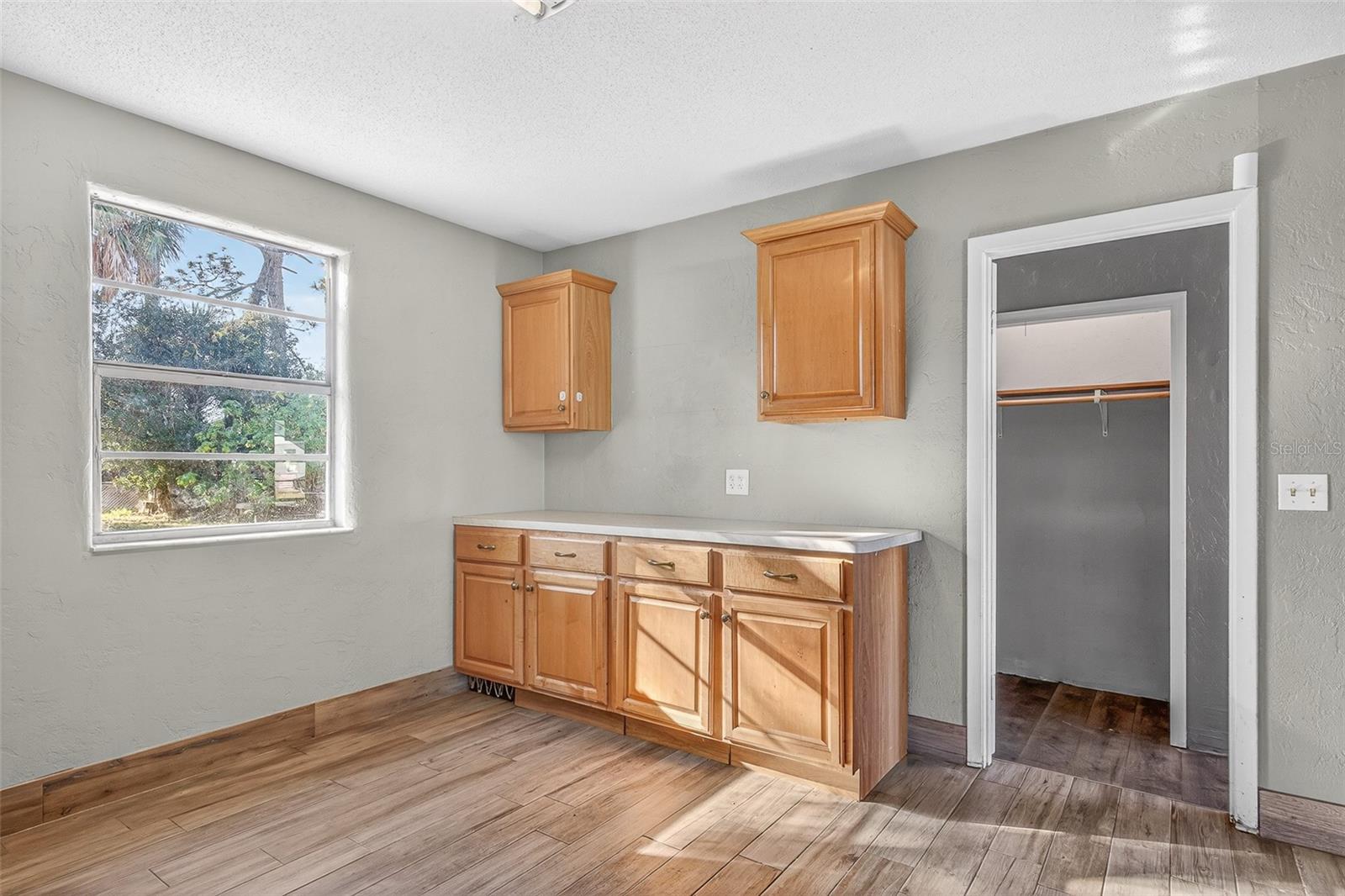 1806 James, South Daytona, FL 32119
