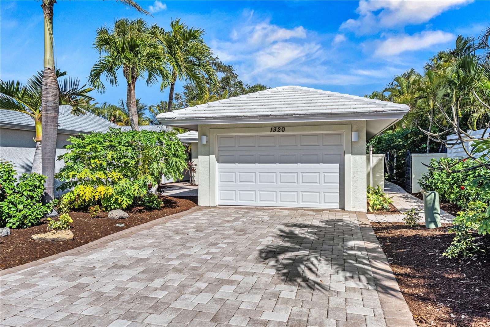 1320 Moonmist Unit B-11, Sarasota, FL 34242