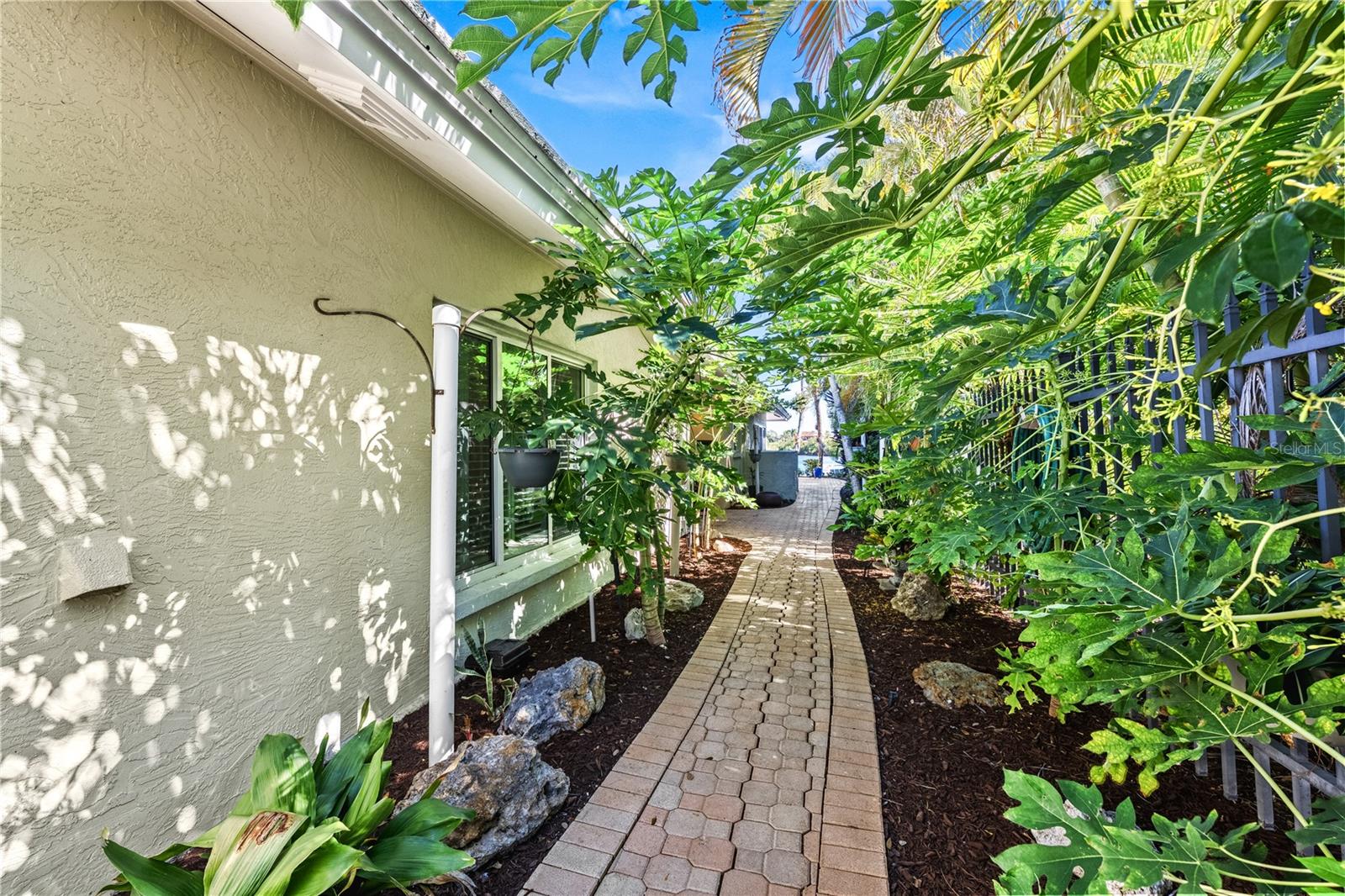 1320 Moonmist Unit B-11, Sarasota, FL 34242
