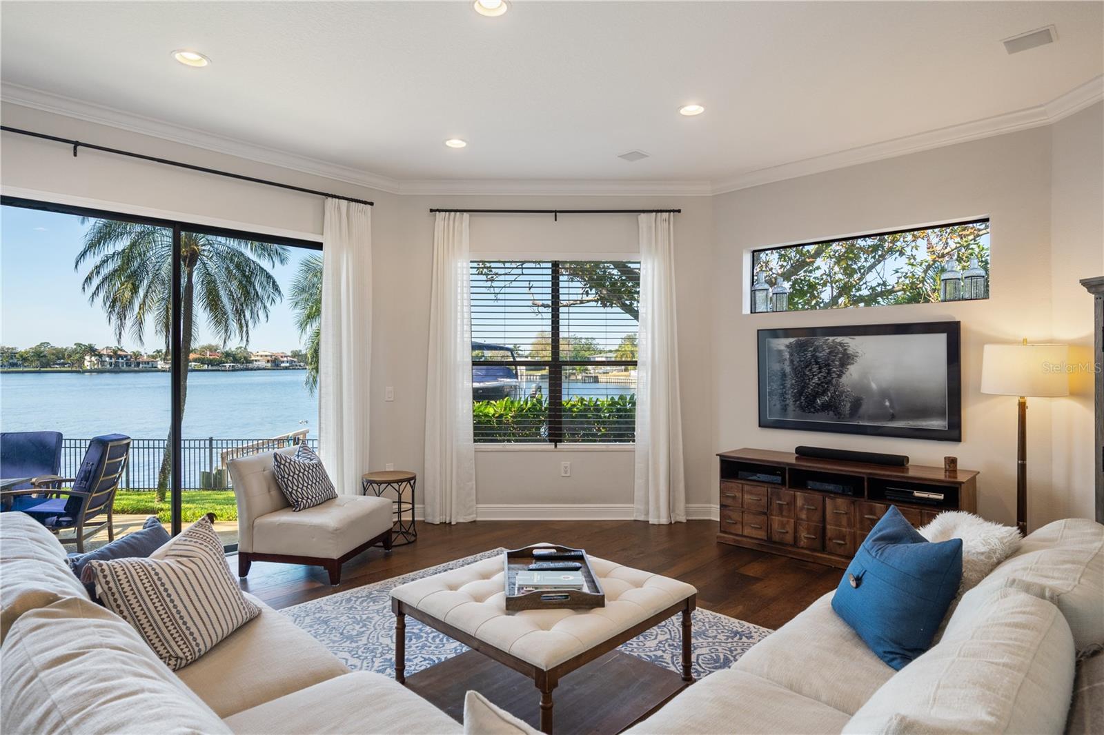 3598 10th, St Petersburg, FL 33704