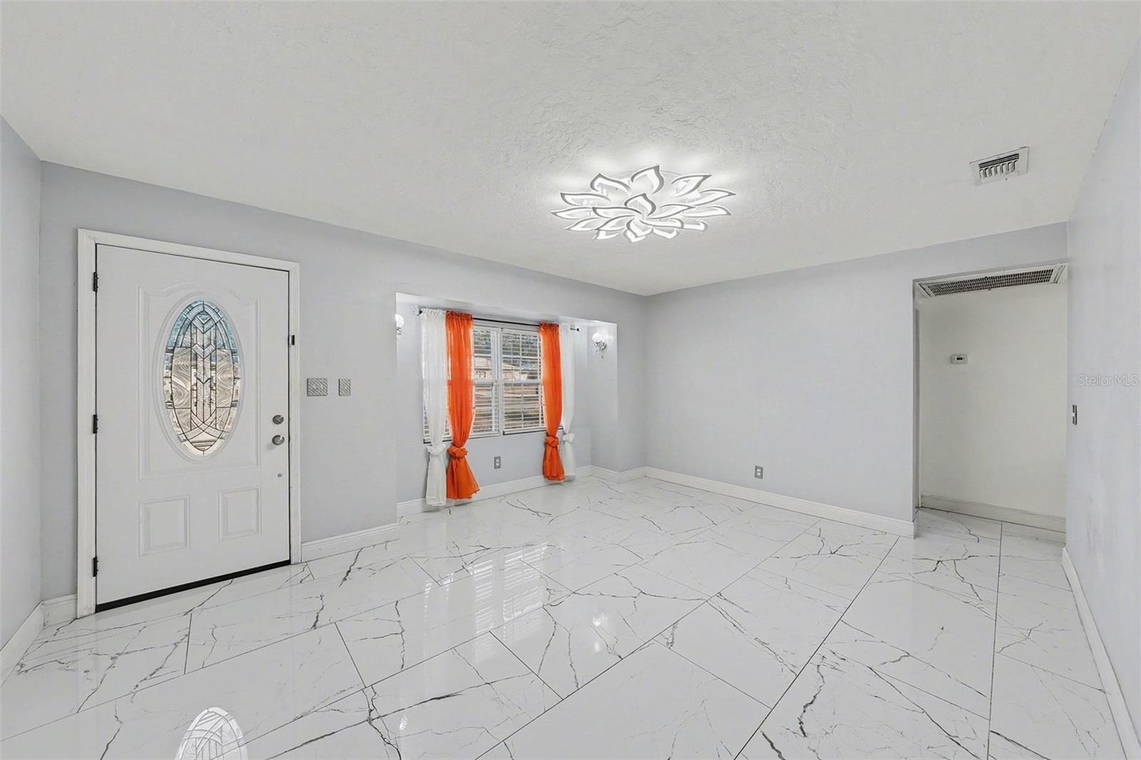 2910 Burke, Tampa, FL 33614