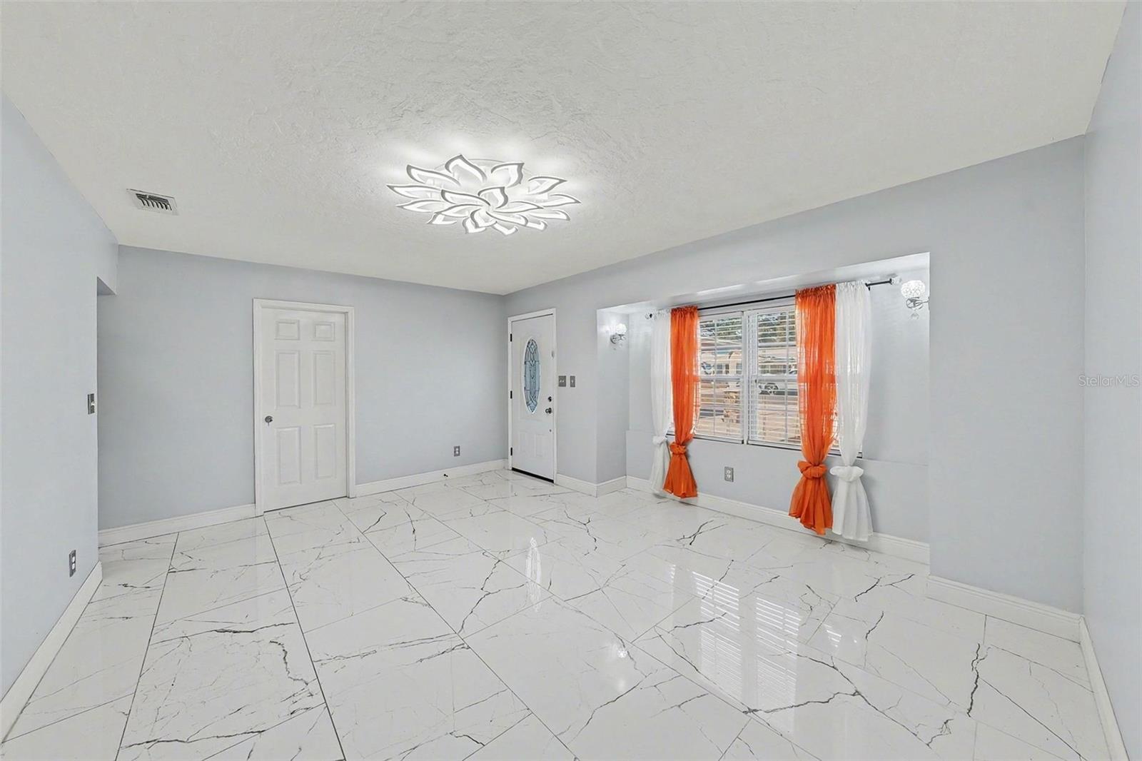 2910 Burke, Tampa, FL 33614