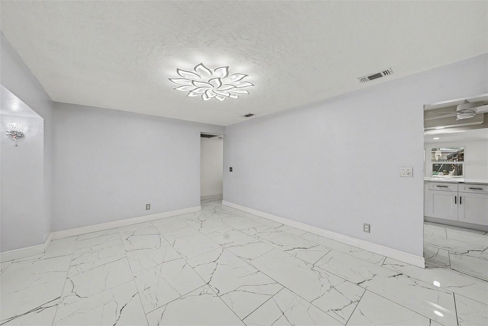 2910 Burke, Tampa, FL 33614